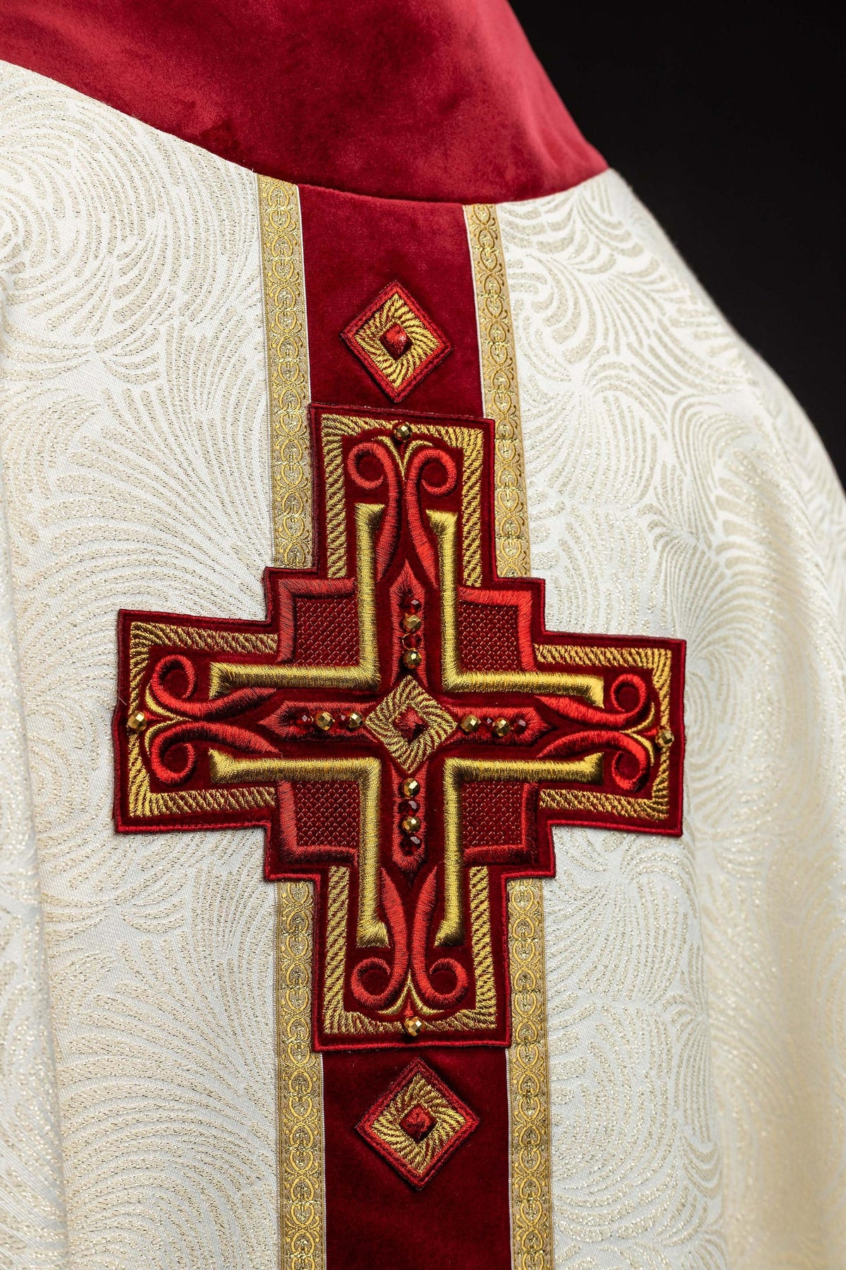 Ręcznie wykonany ornat z naturalnymi kamieniami Handmade 7012