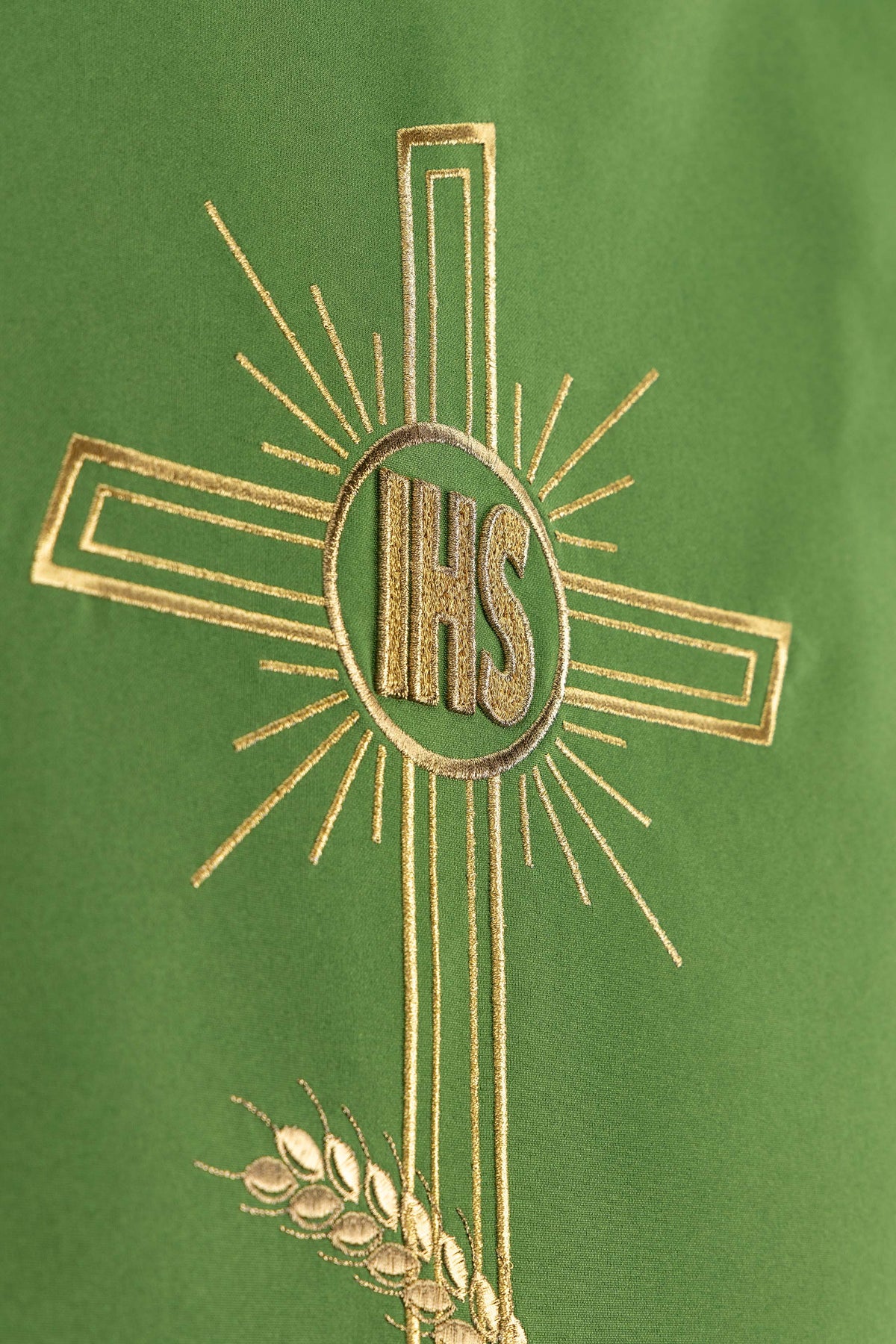 Zielona Serweta Liturgiczna na Lektorium z Haftem Krzyża i IHS