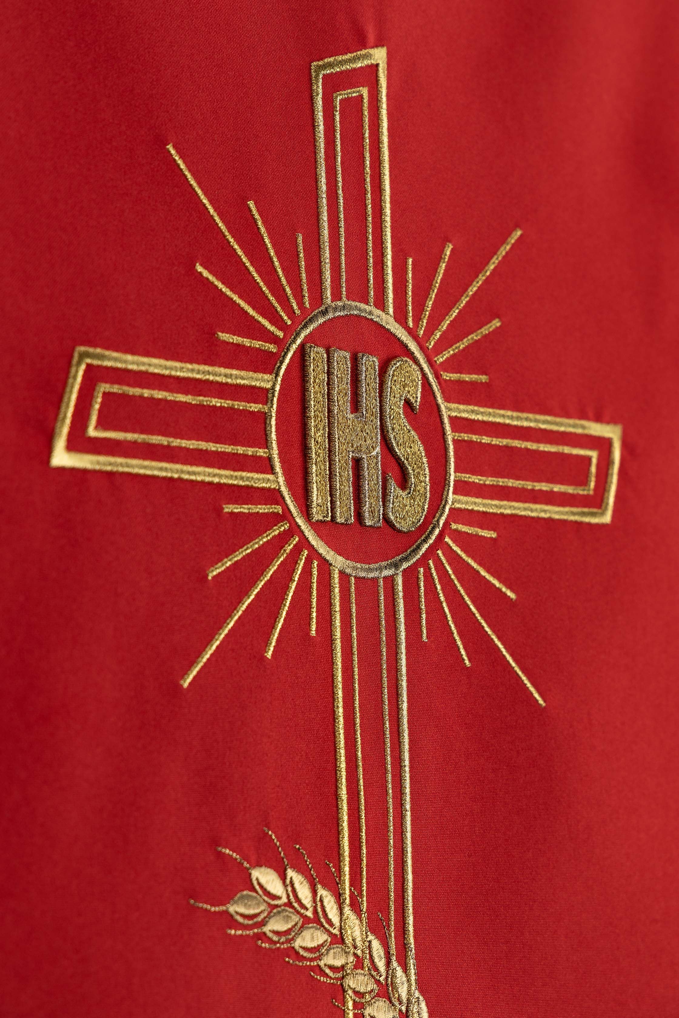 Czerwona Serweta Liturgiczna na Lektorium - Krzyż i IHS