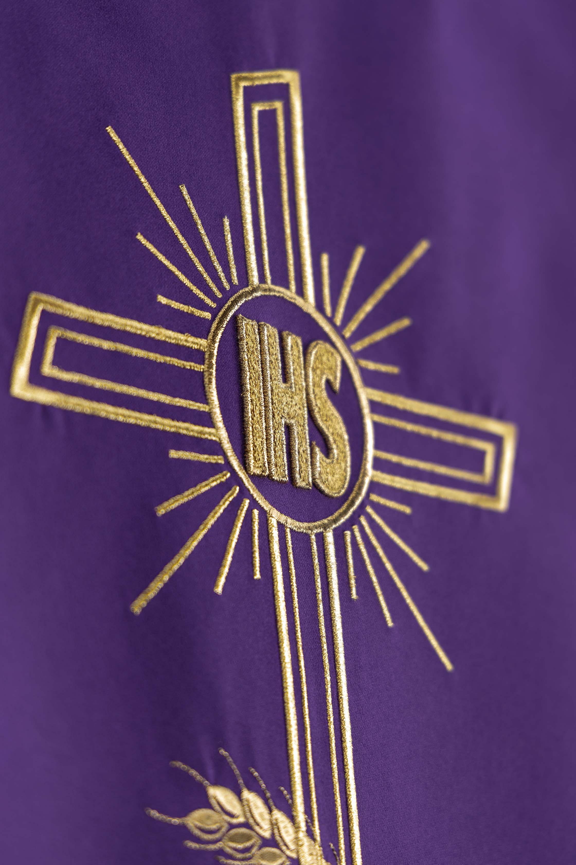 Nakrycie na Lektorium Fioletowe Haft Krzyż IHS - Liturgia Kościoła