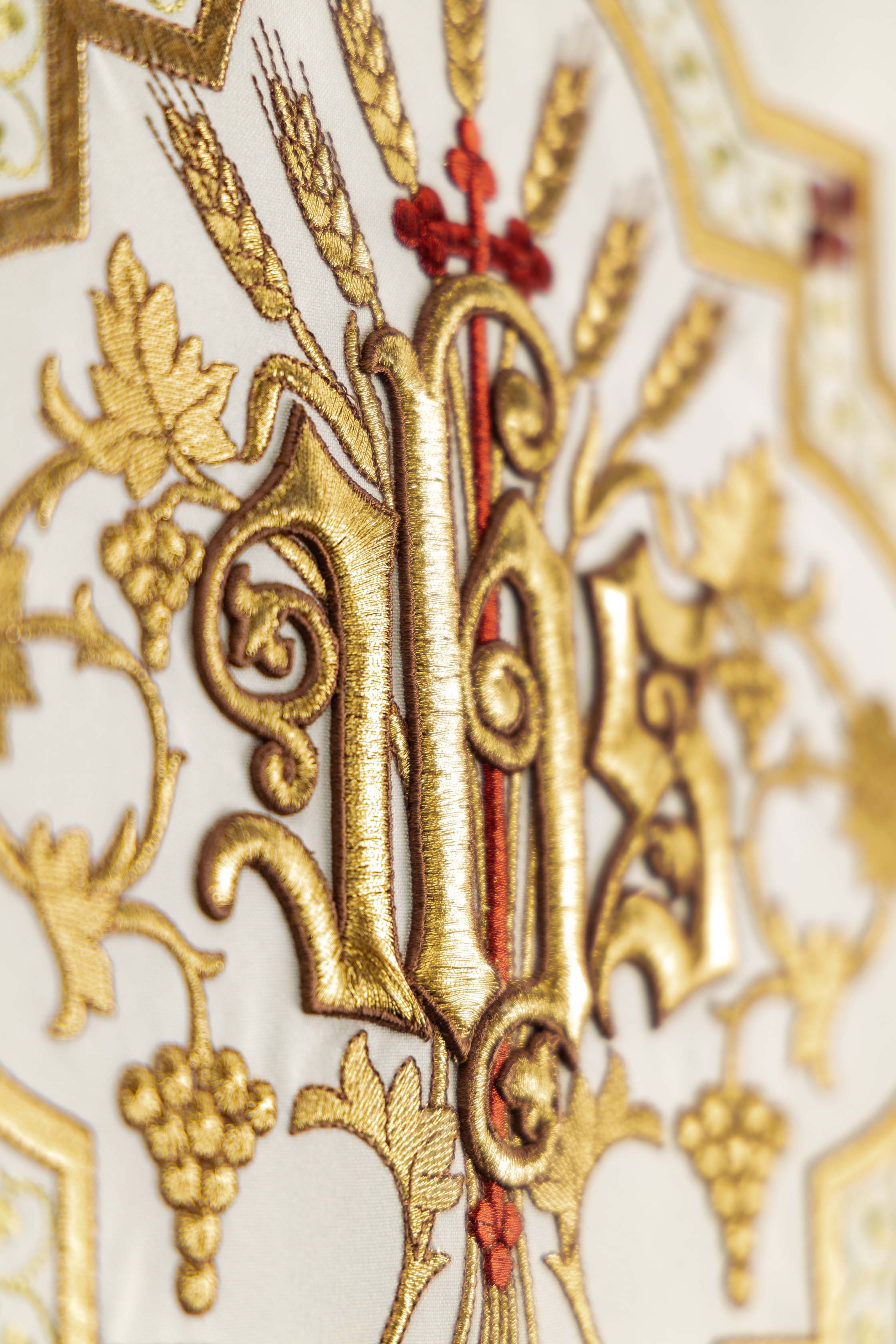 Serweta na Lektorium Ecru ze Złotym Haftem IHS - Liturgiczna