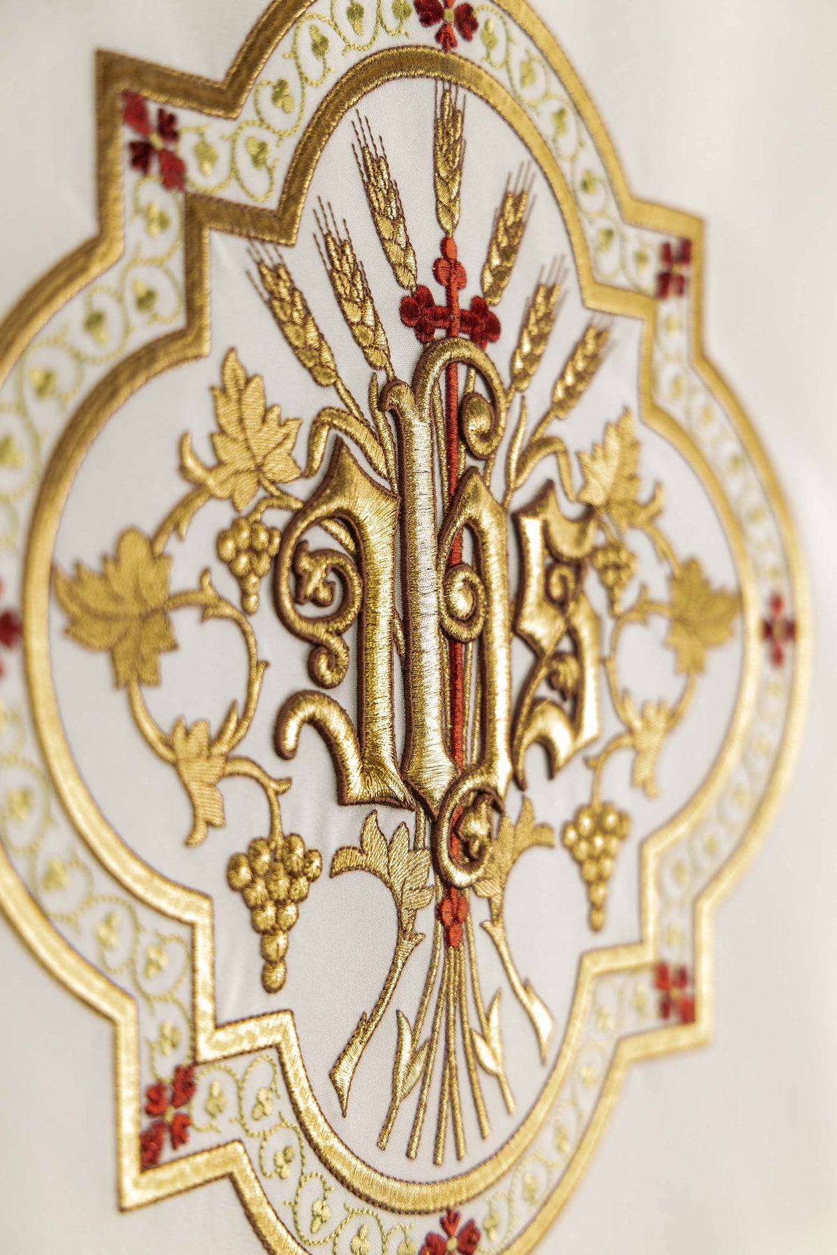Serweta na Lektorium Ecru ze Złotym Haftem IHS - Liturgiczna