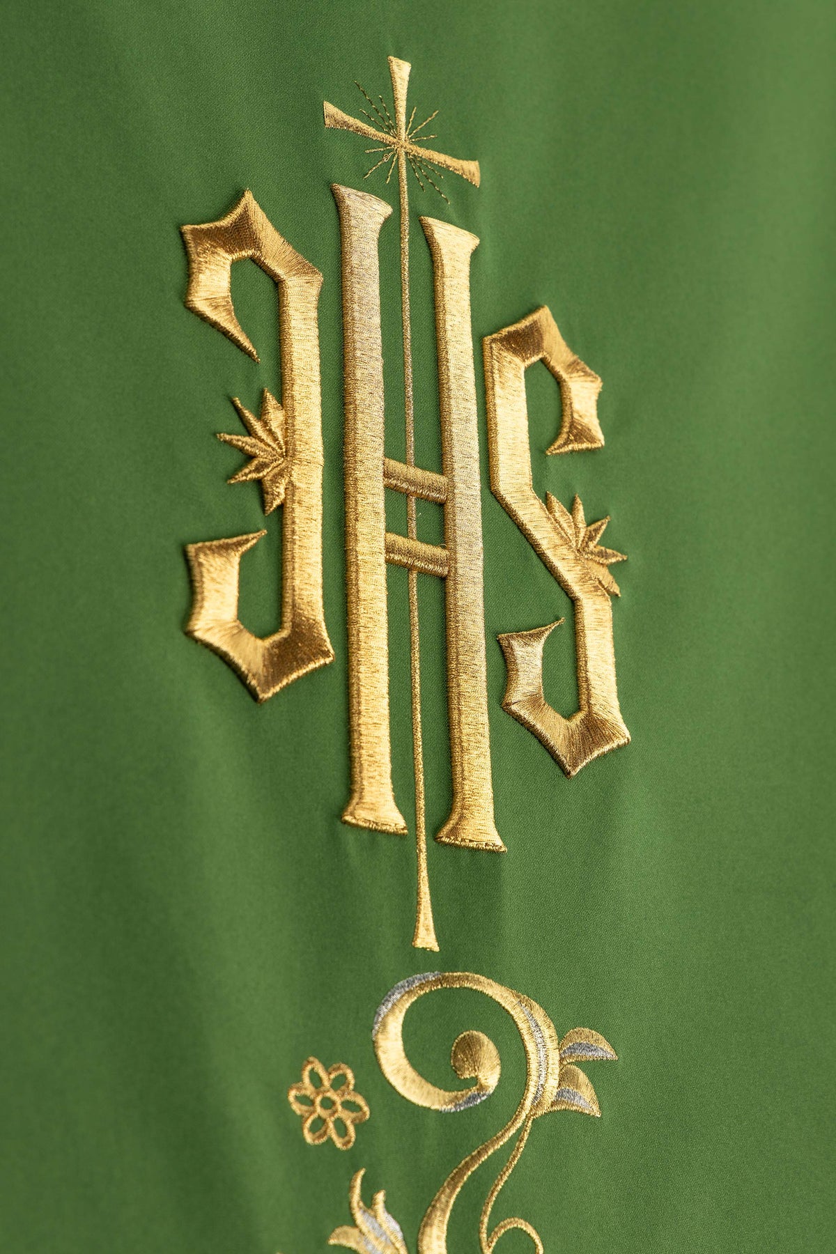 Zielona Serweta na Lektorium z Haftem IHS - Liturgia Kościelna