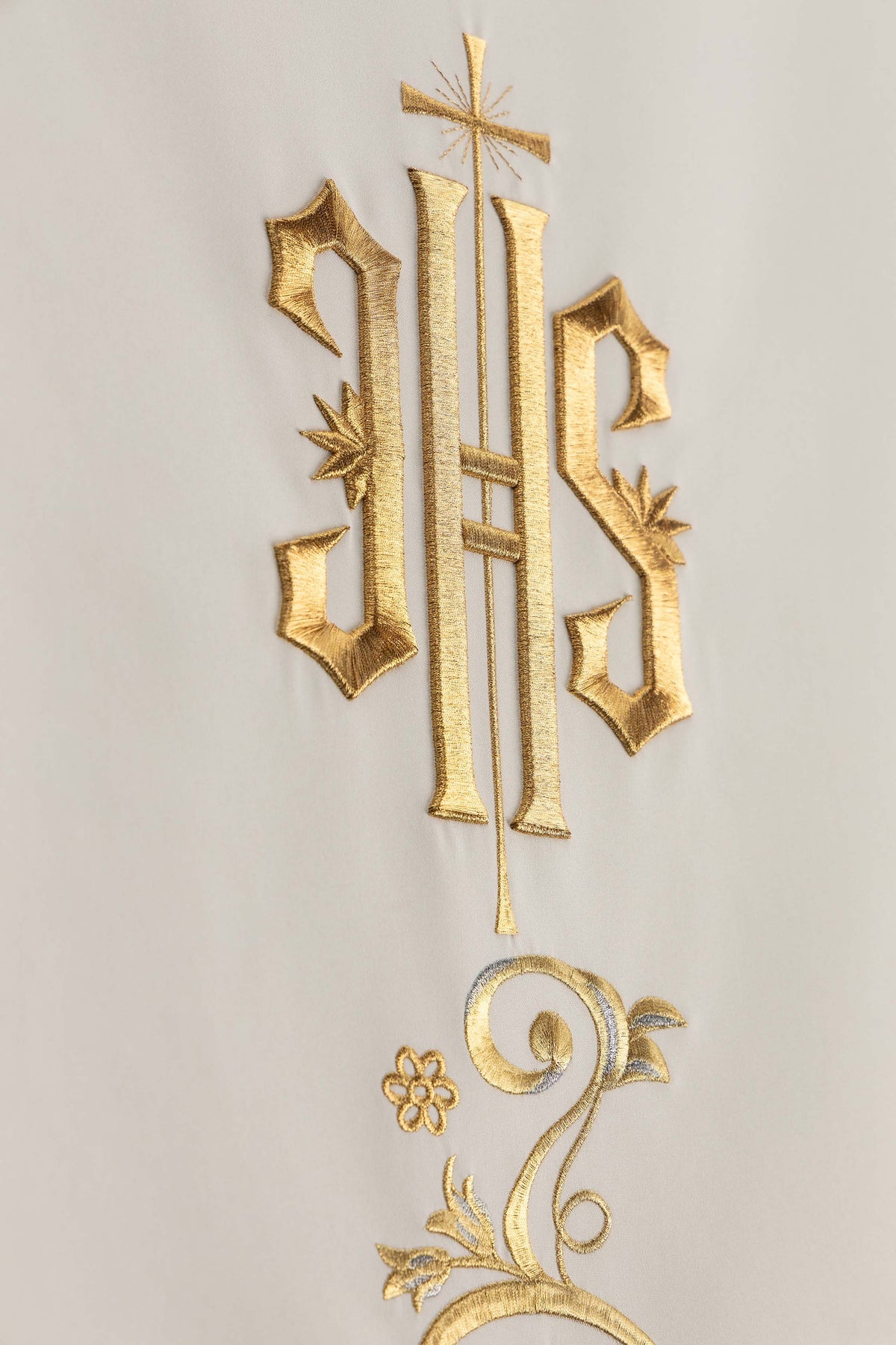 Serweta Liturgiczna Ecru IHS Haftowana na Lektorium