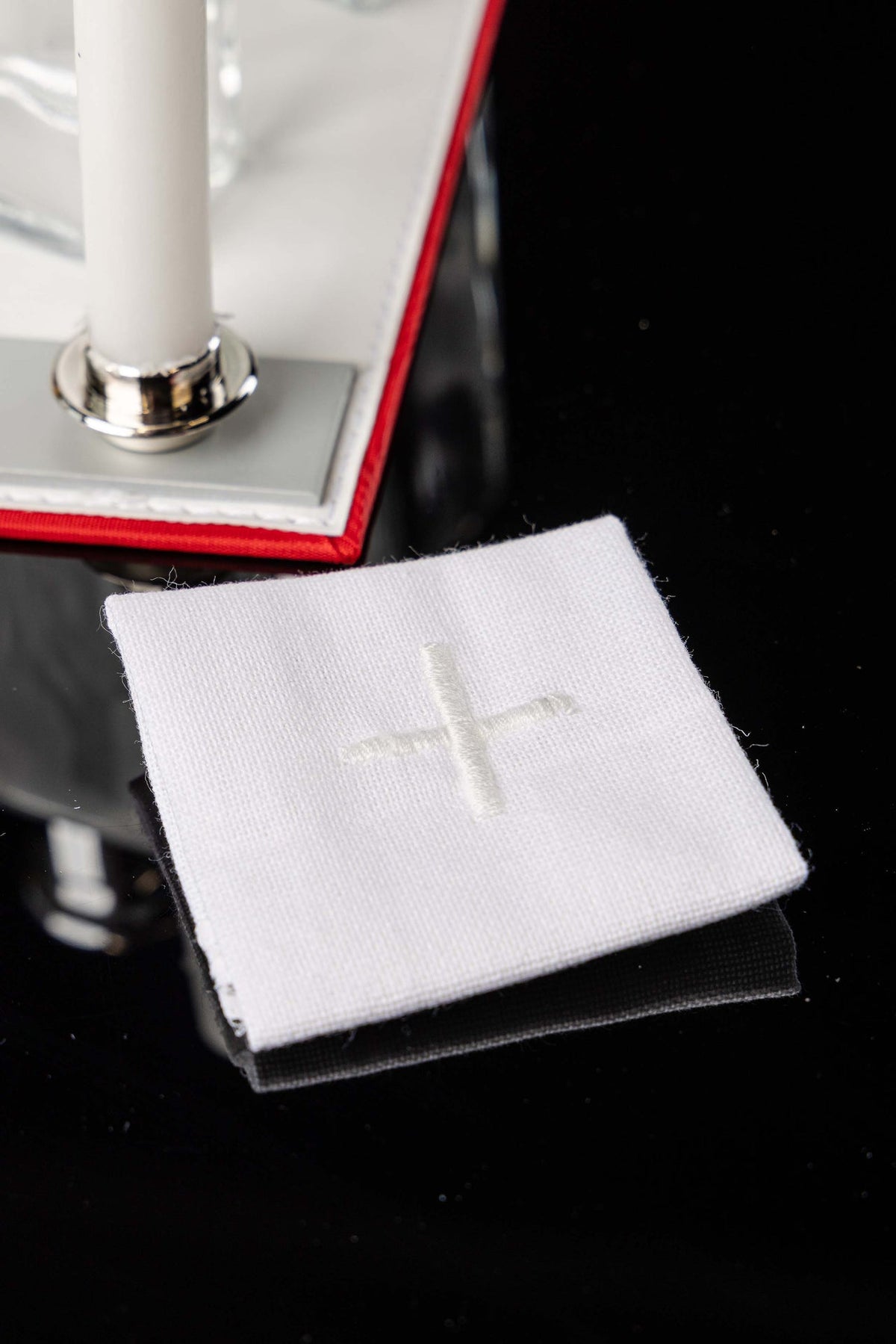 Walizka na misje z wyposażeniem liturgicznym