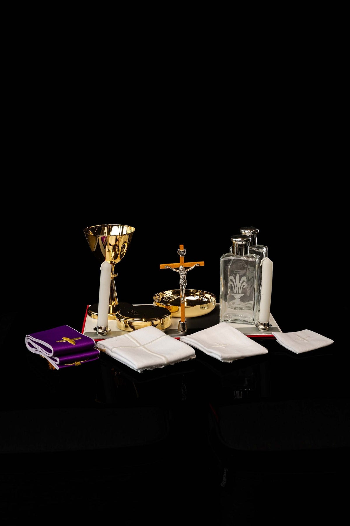 Walizka na misje z wyposażeniem liturgicznym