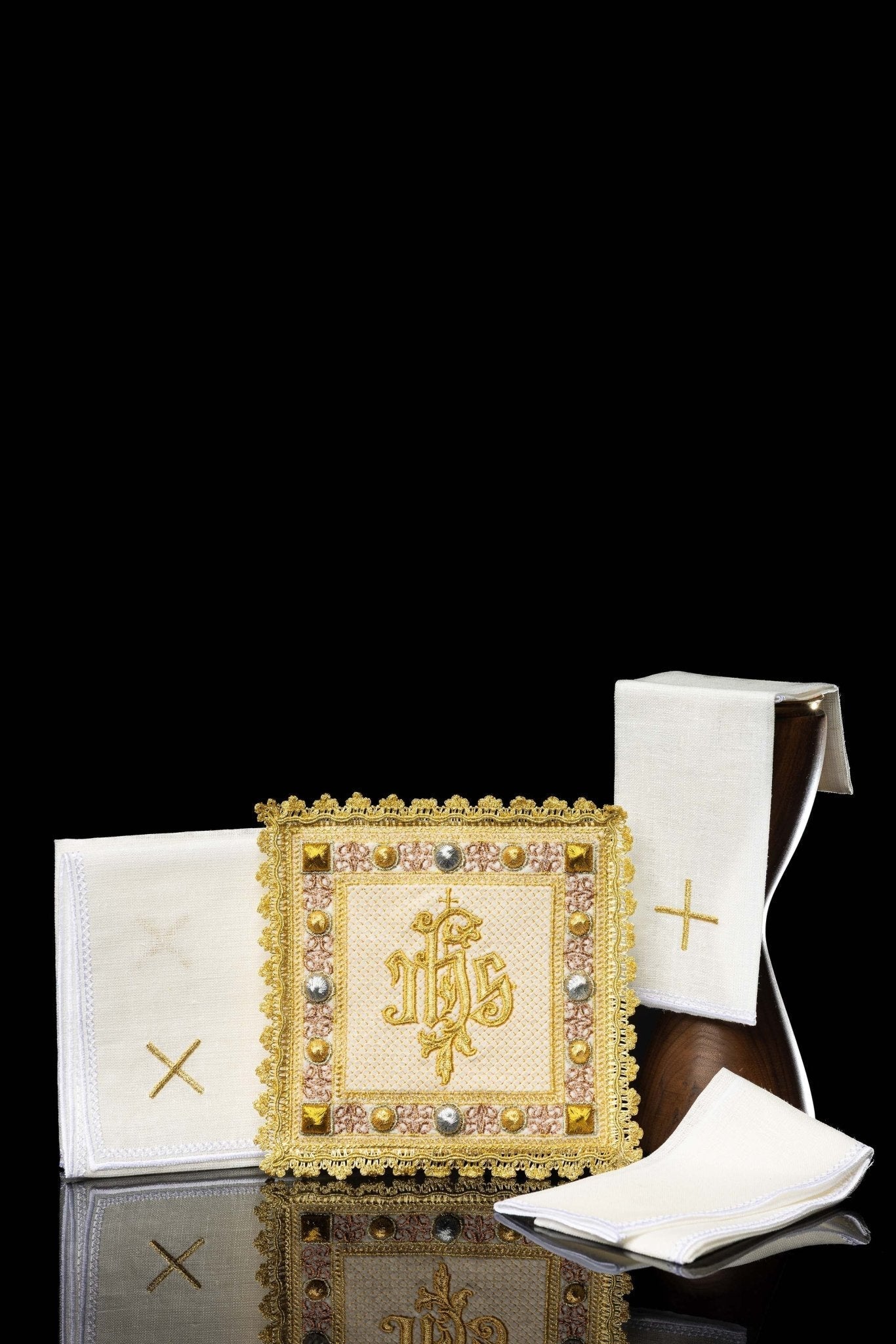 Aksamitny Komplet Kielichowy Ecru IHS - Palka, Korporał, Puryfikaterz - SZATYLITURGICZNE.PL