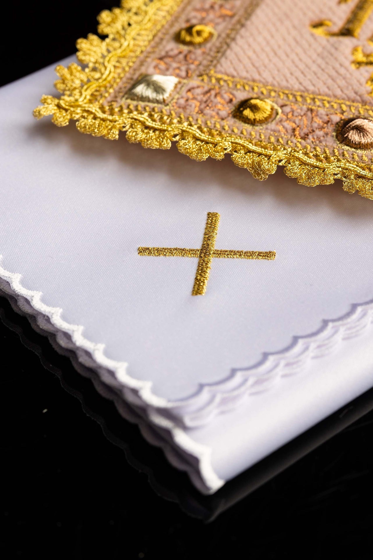 Aksamitny Komplet Kielichowy Różowy IHS - Palka, Korporał, Puryfikaterz - SZATYLITURGICZNE.PL