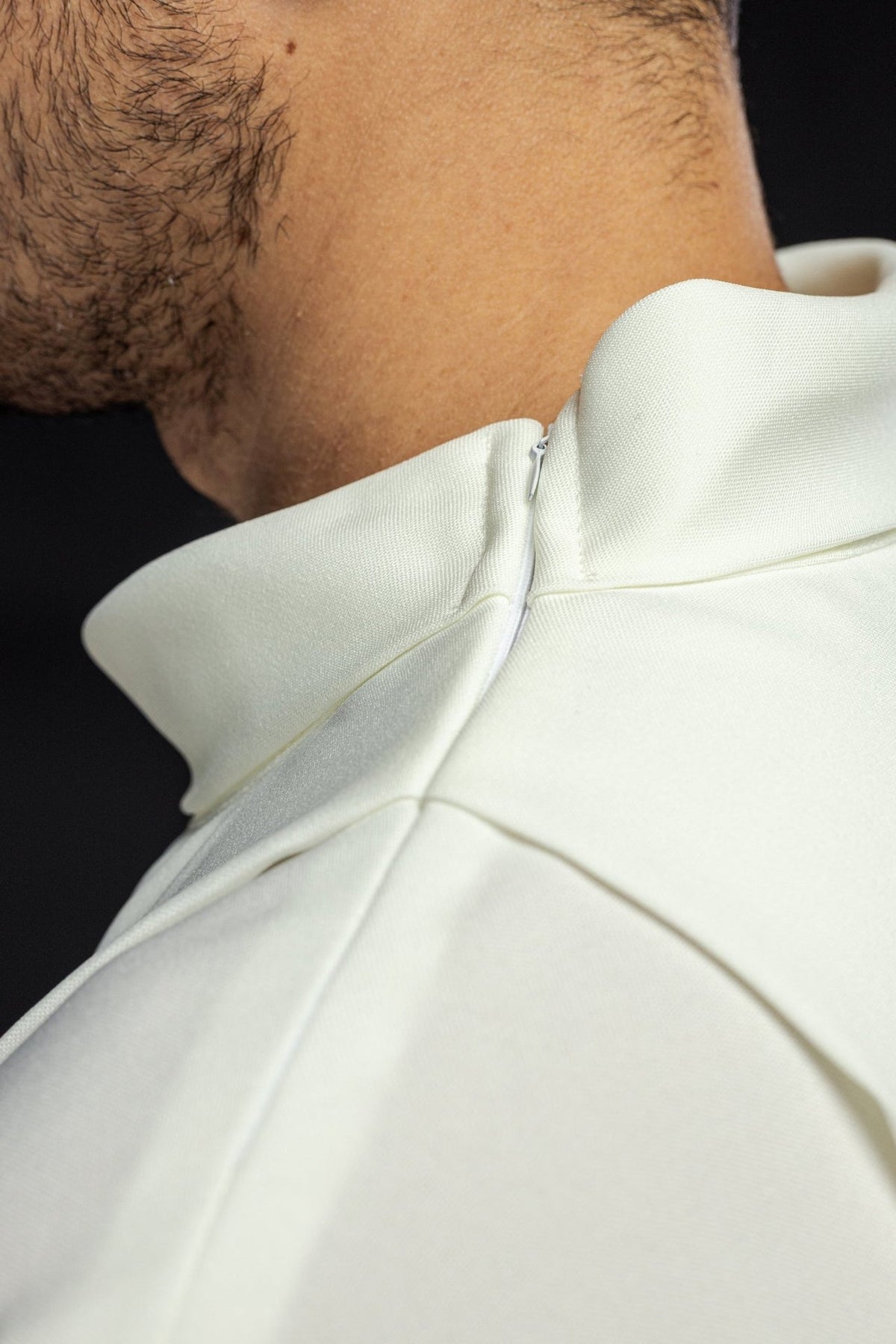 Alba kapłańska haftowana z golfem Ecru - SZATYLITURGICZNE.PL