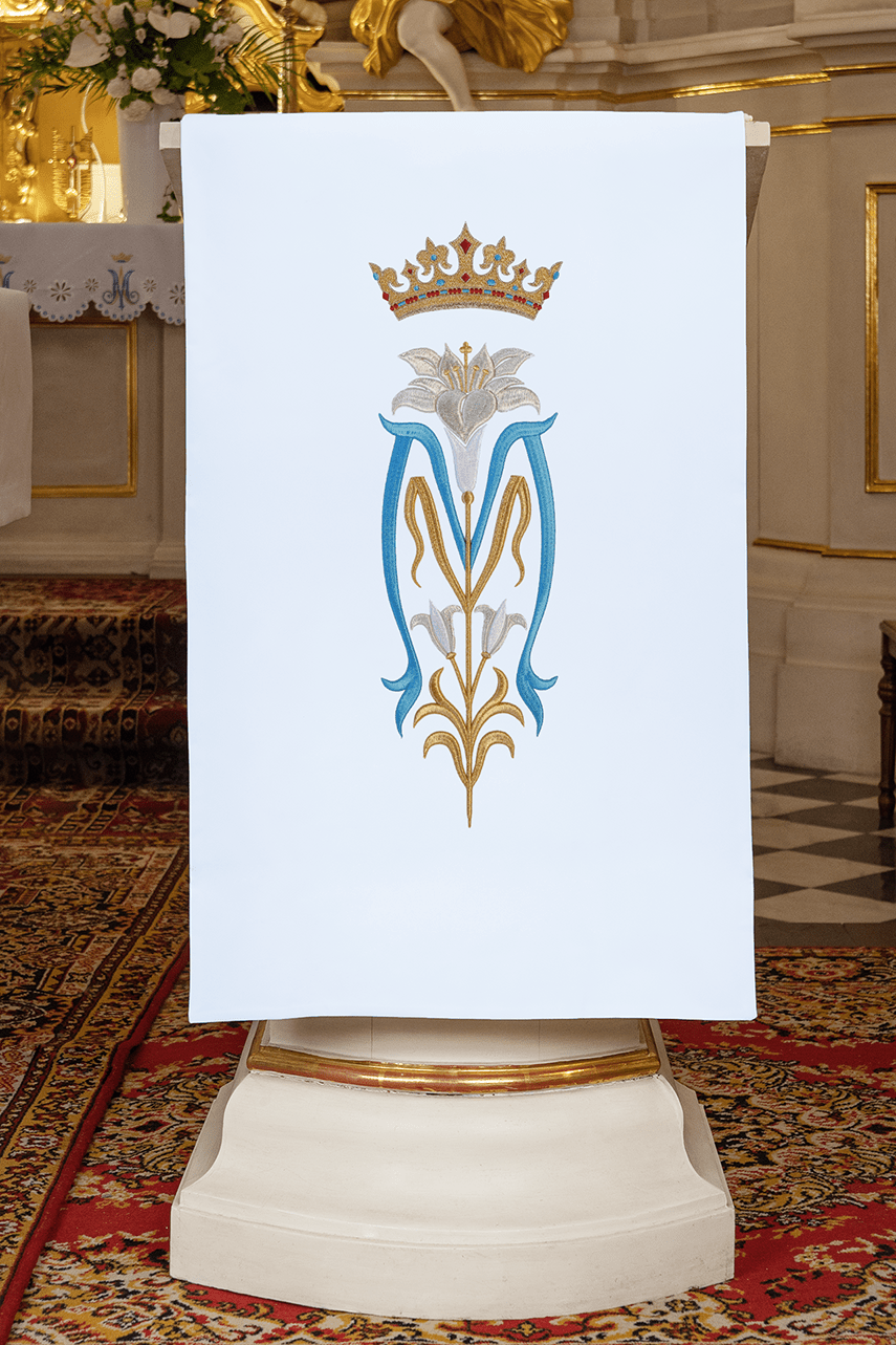 Biała Serweta na Lektorium z Haftem Maryjnym - Tkanina PE - SZATYLITURGICZNE.PL