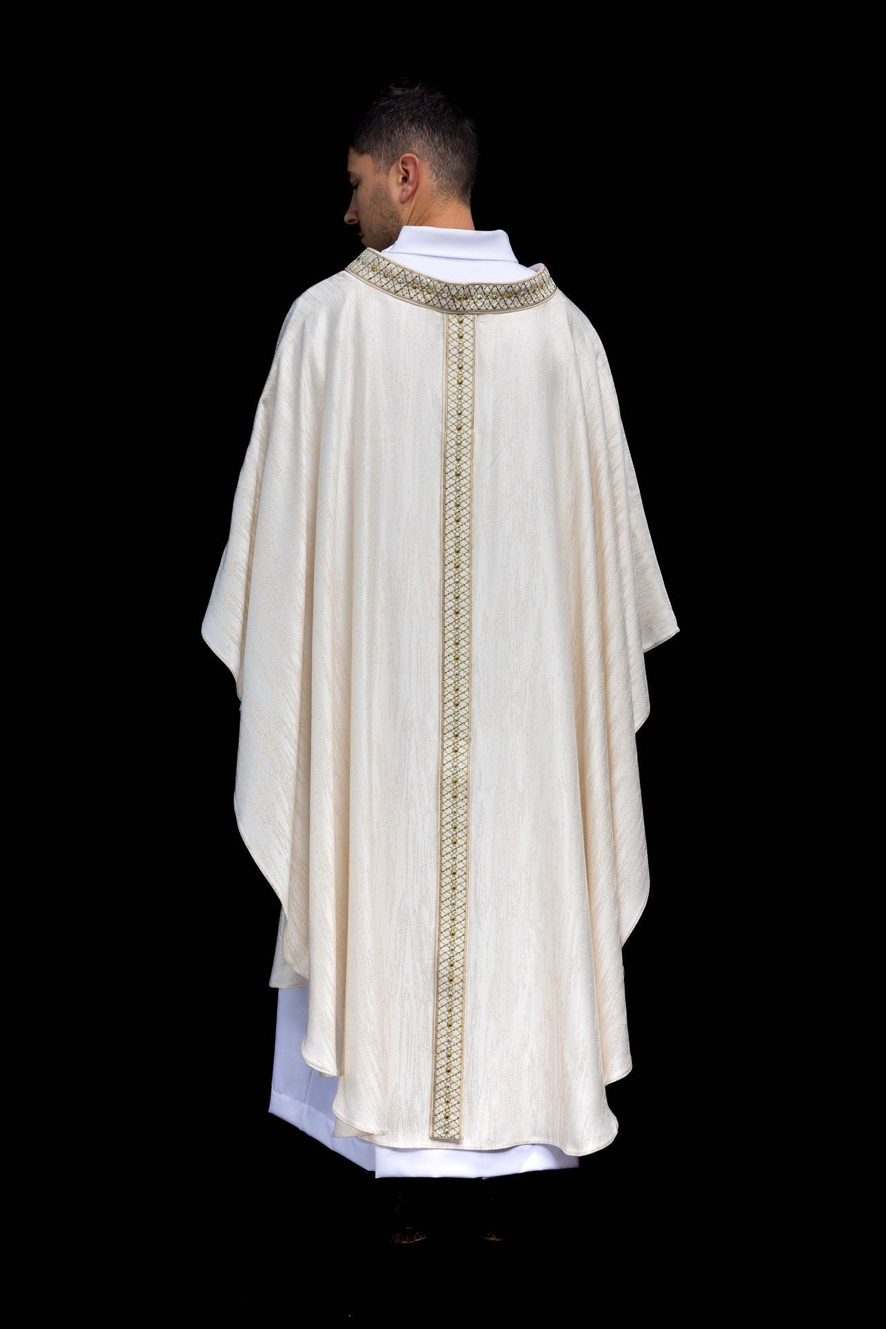 Biały Ornat Liturgiczny z Haftowanym Pasem i Kołnierzem - SZATYLITURGICZNE.PL