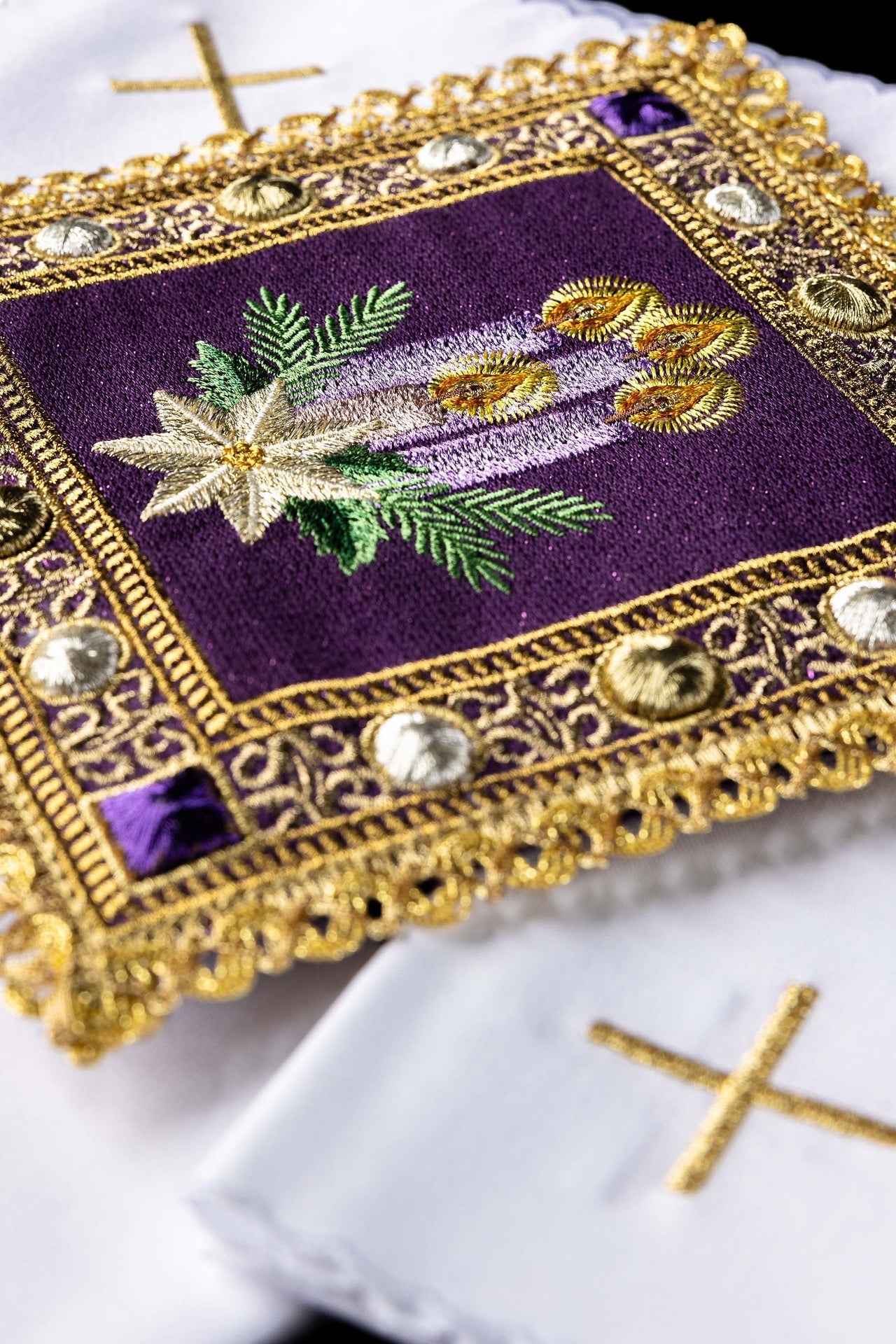 Bielizna Kielichowa Adwent - Haftowane Świece, Komplet 4 el. - SZATYLITURGICZNE.PL