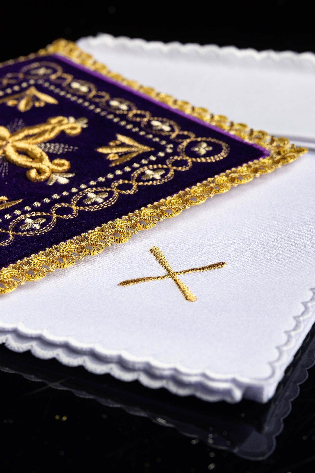 Bielizna Kielichowa Fioletowa Aksamit Haft Krzyże - Komplet 4 el. - SZATYLITURGICZNE.PL