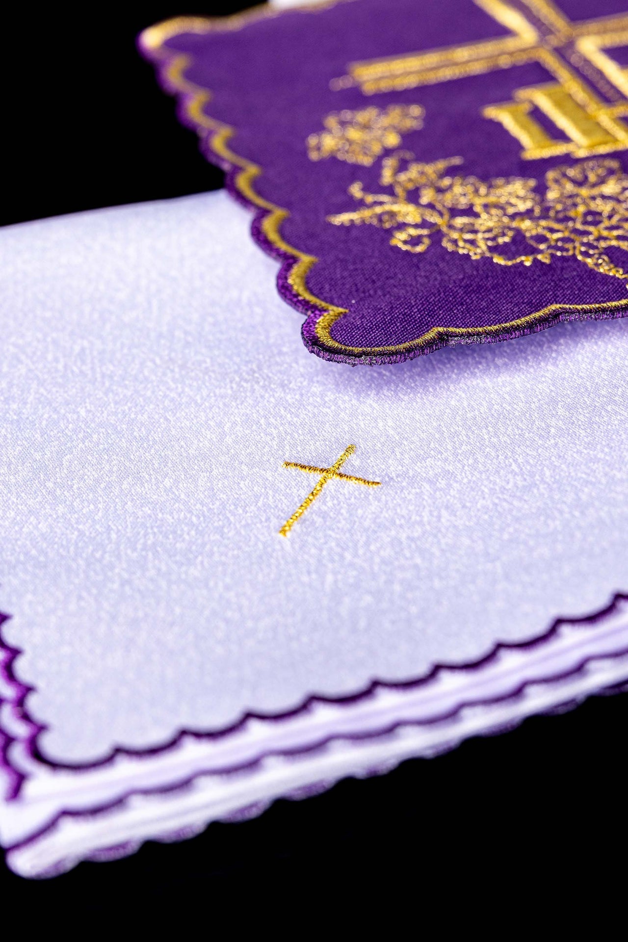 Bielizna Kielichowa Fioletowa IHS Haftowana Złotą Nicią - Komplet 4 - częściowy - SZATYLITURGICZNE.PL