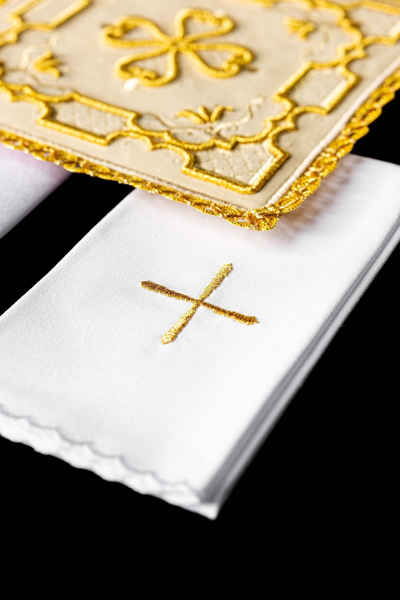 Bielizna kielichowa haftowana ecru aksamit - SZATYLITURGICZNE.PL