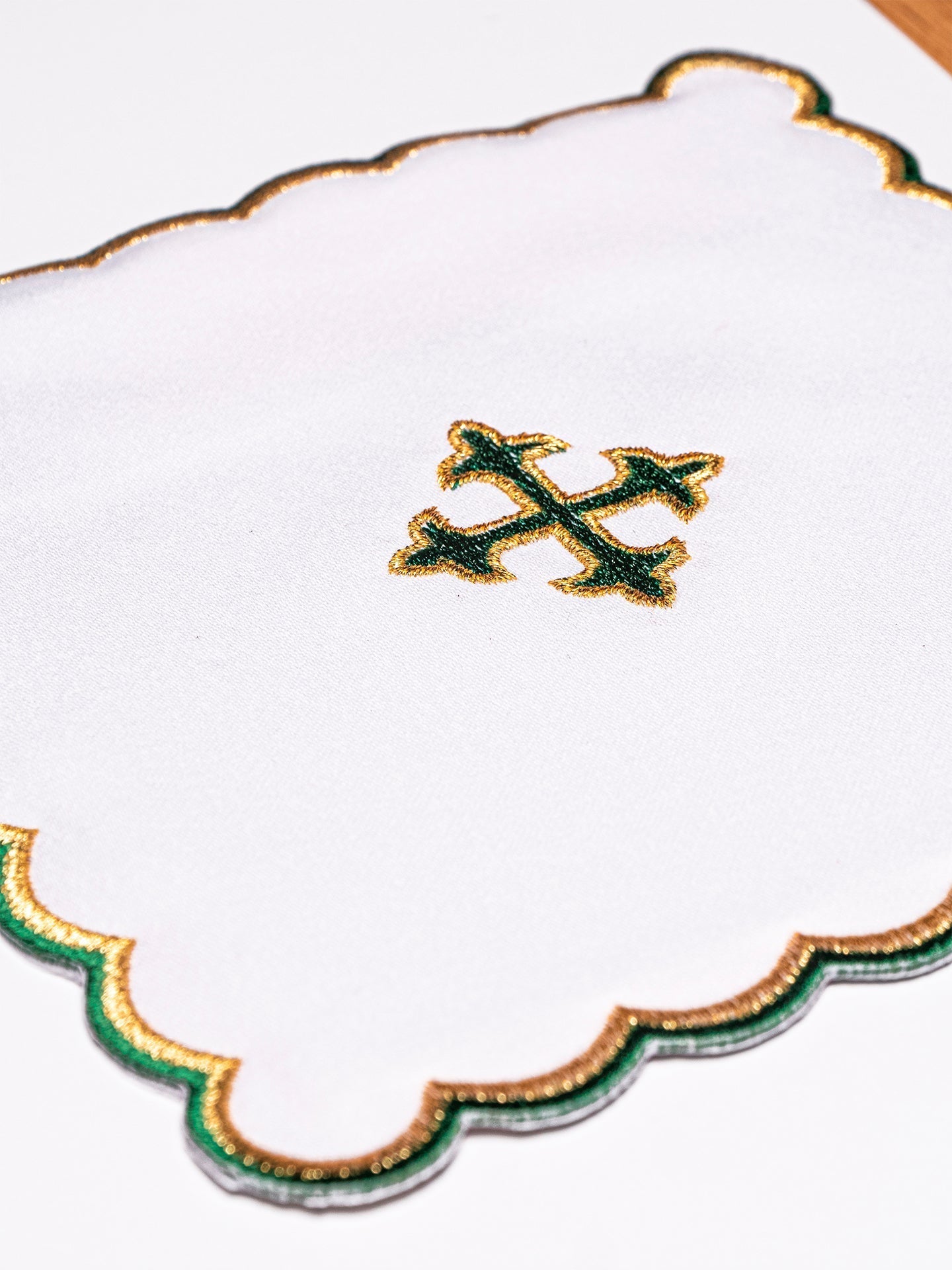 Bielizna Kielichowa Haftowana Zielony Krzyż - Komplet 4 - częściowy - SZATYLITURGICZNE.PL