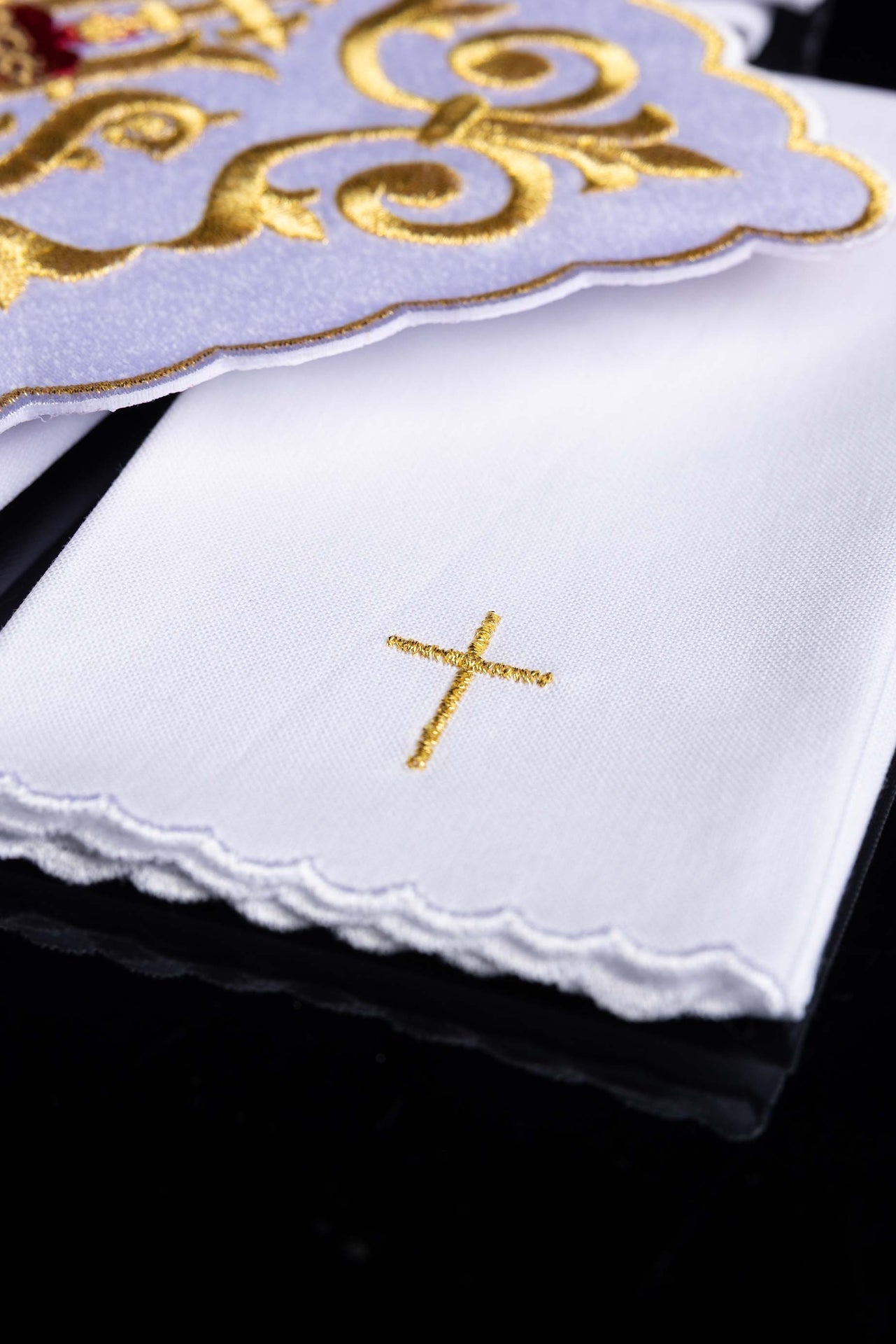 Bielizna Kielichowa IHS Złoty Haft - Komplet Liturgiczny - SZATYLITURGICZNE.PL