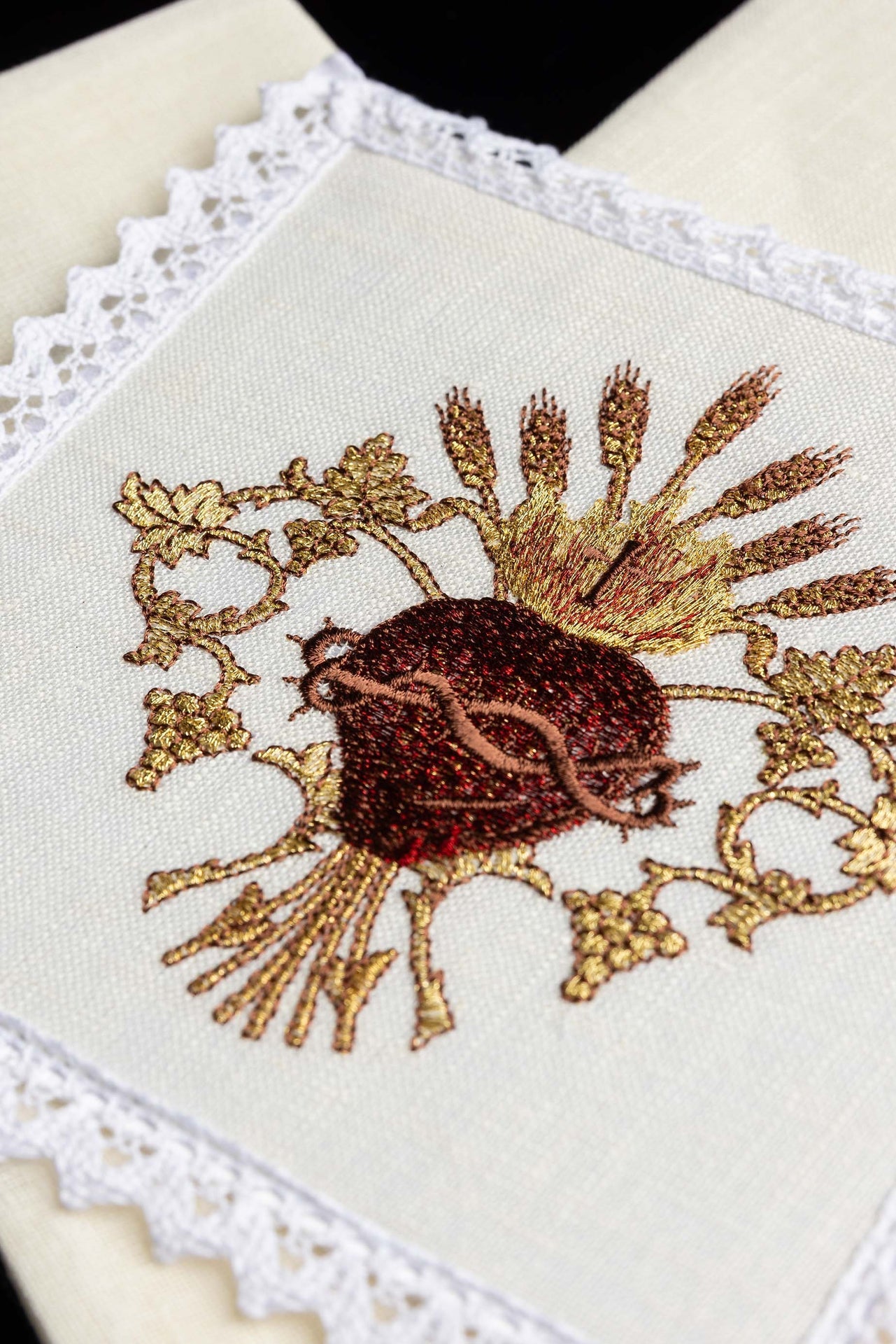 Bielizna Kielichowa Lniana Haftowana Złotem - Komplet Eucharystyczny - SZATYLITURGICZNE.PL