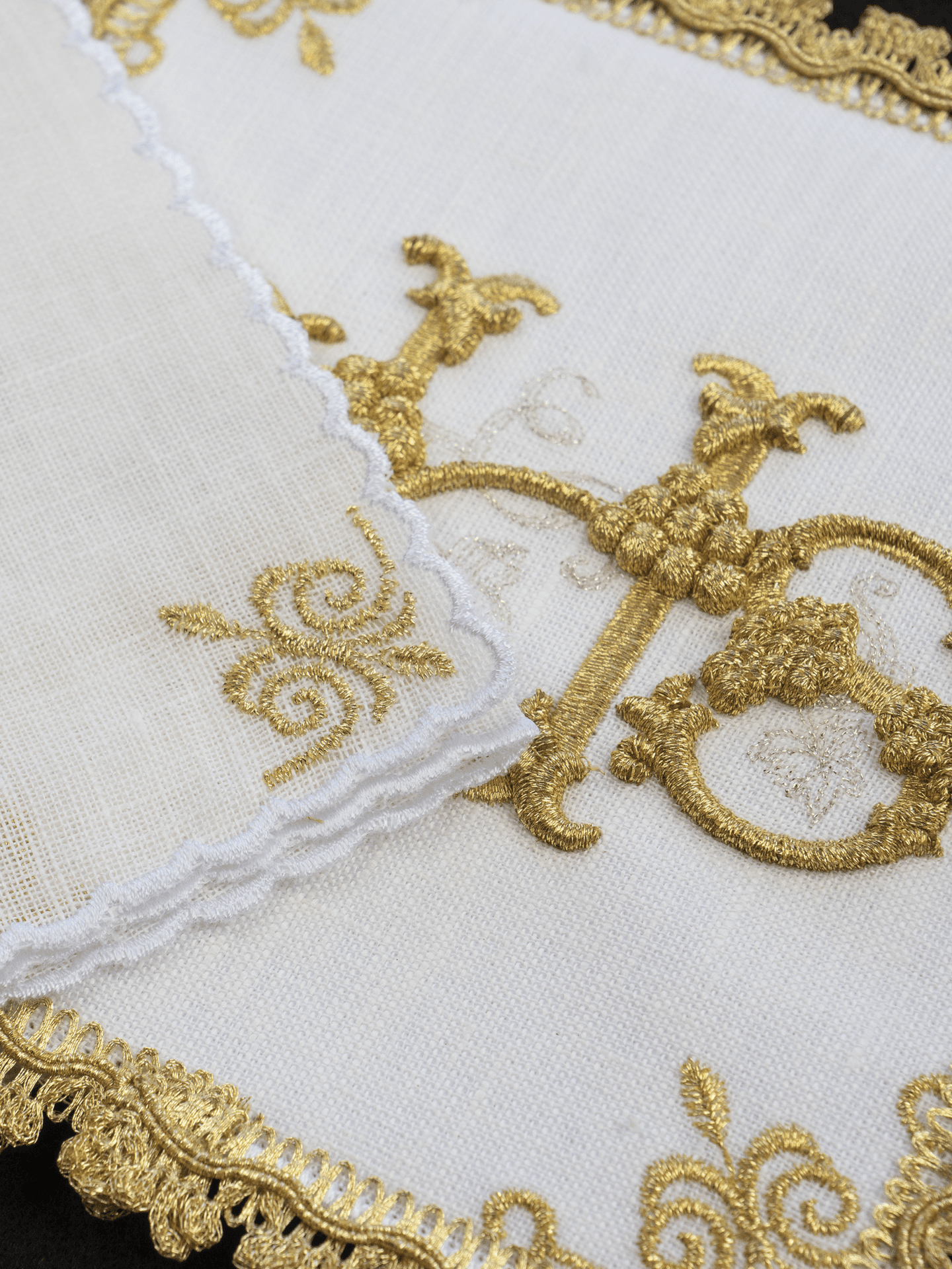 Bielizna Kielichowa Lniana IHS Złote Hafty - Komplet Liturgiczny - SZATYLITURGICZNE.PL