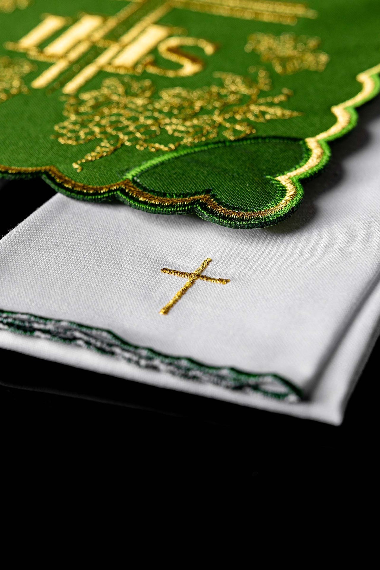 Bielizna Kielichowa Zielona IHS - Haftowana Galanteria Liturgiczna - SZATYLITURGICZNE.PL