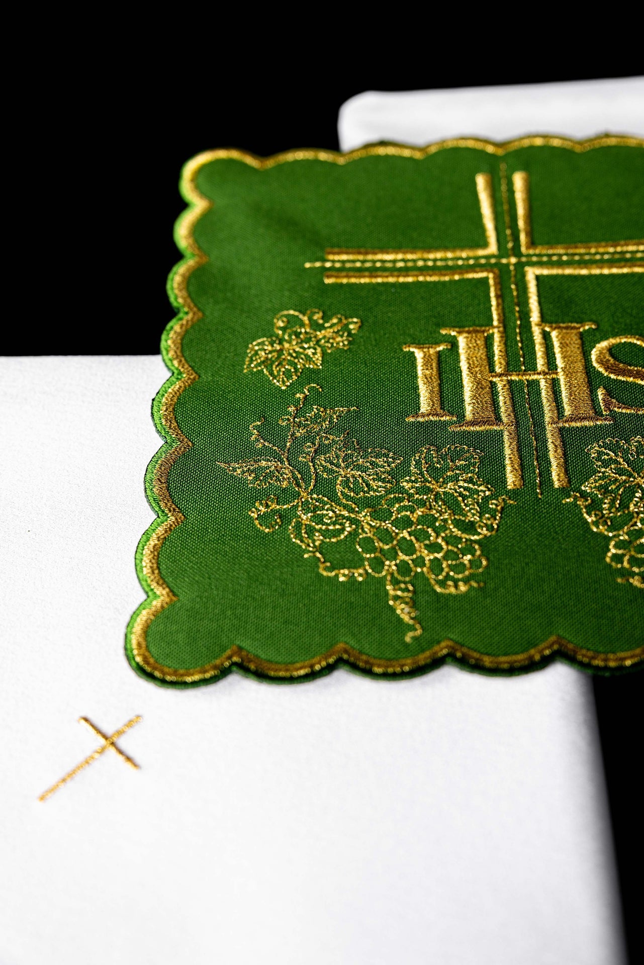 Bielizna Kielichowa Zielona IHS - Haftowana Galanteria Liturgiczna - SZATYLITURGICZNE.PL