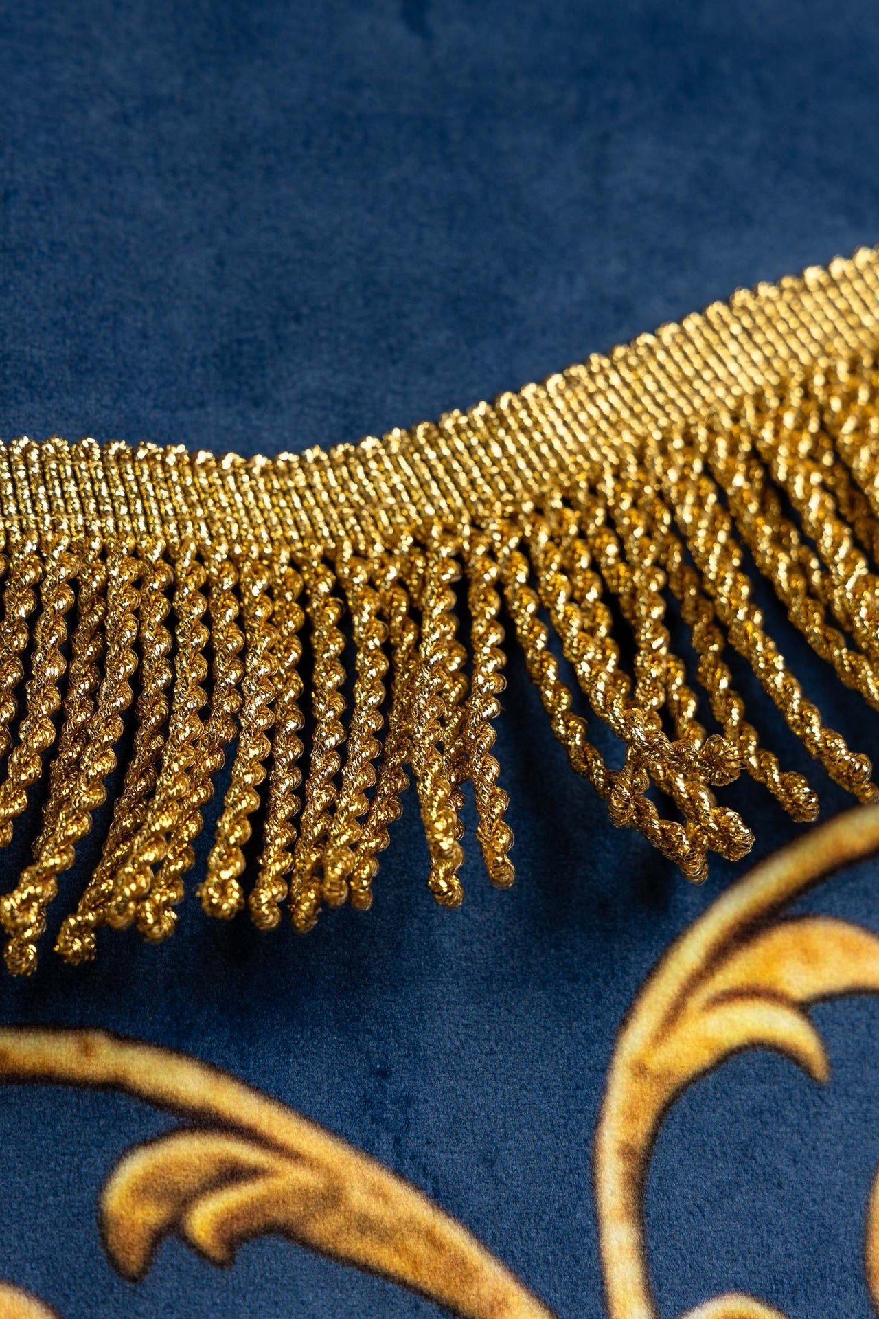 Chorągiew drukowana dwustronna z wizerunkiem Matki Bożej Niepokalanej i monogramem - SZATYLITURGICZNE.PL