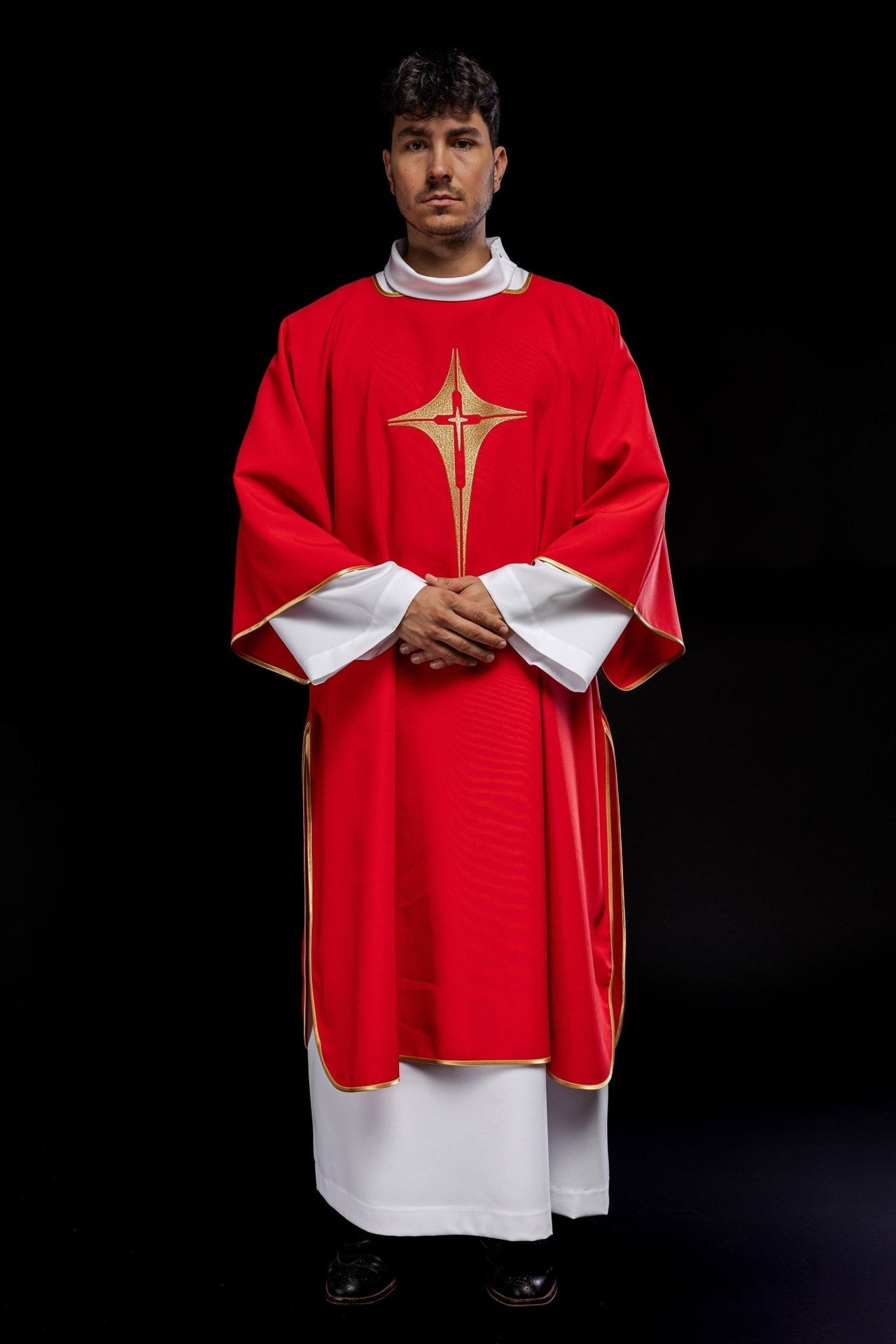 Czerwona Dalmatyka Liturgiczna ze Złotym Krzyżem - 130 cm - SZATYLITURGICZNE.PL