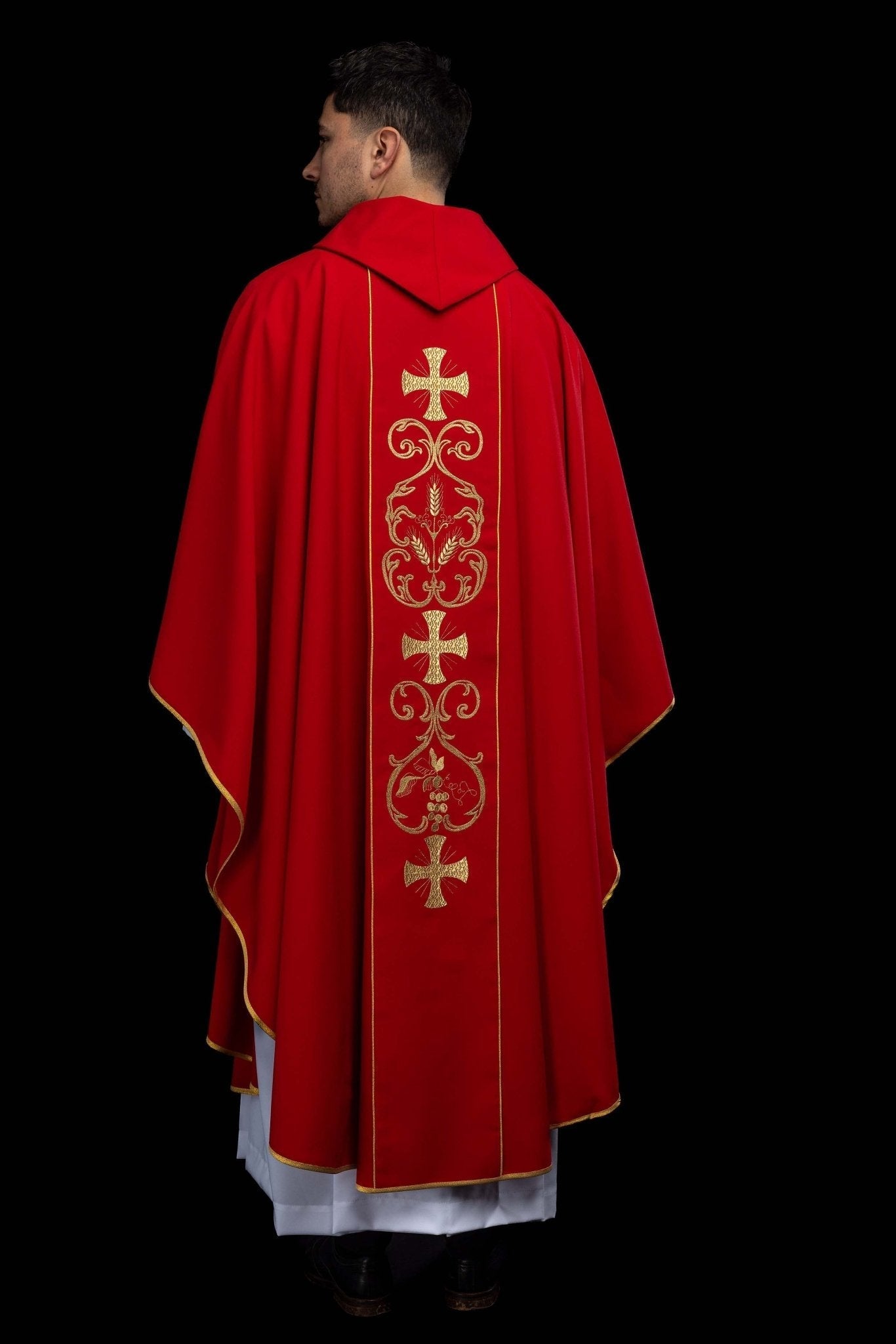 Czerwony ornat liturgiczny zdobiony haftowanym pasem - SZATYLITURGICZNE.PL