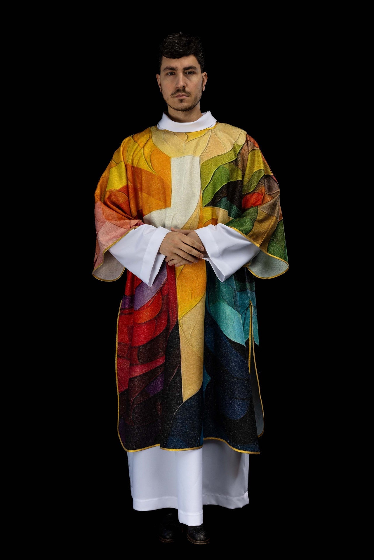 Dalmatyka drukowana kolorowa z motywem krzyża - SZATYLITURGICZNE.PL