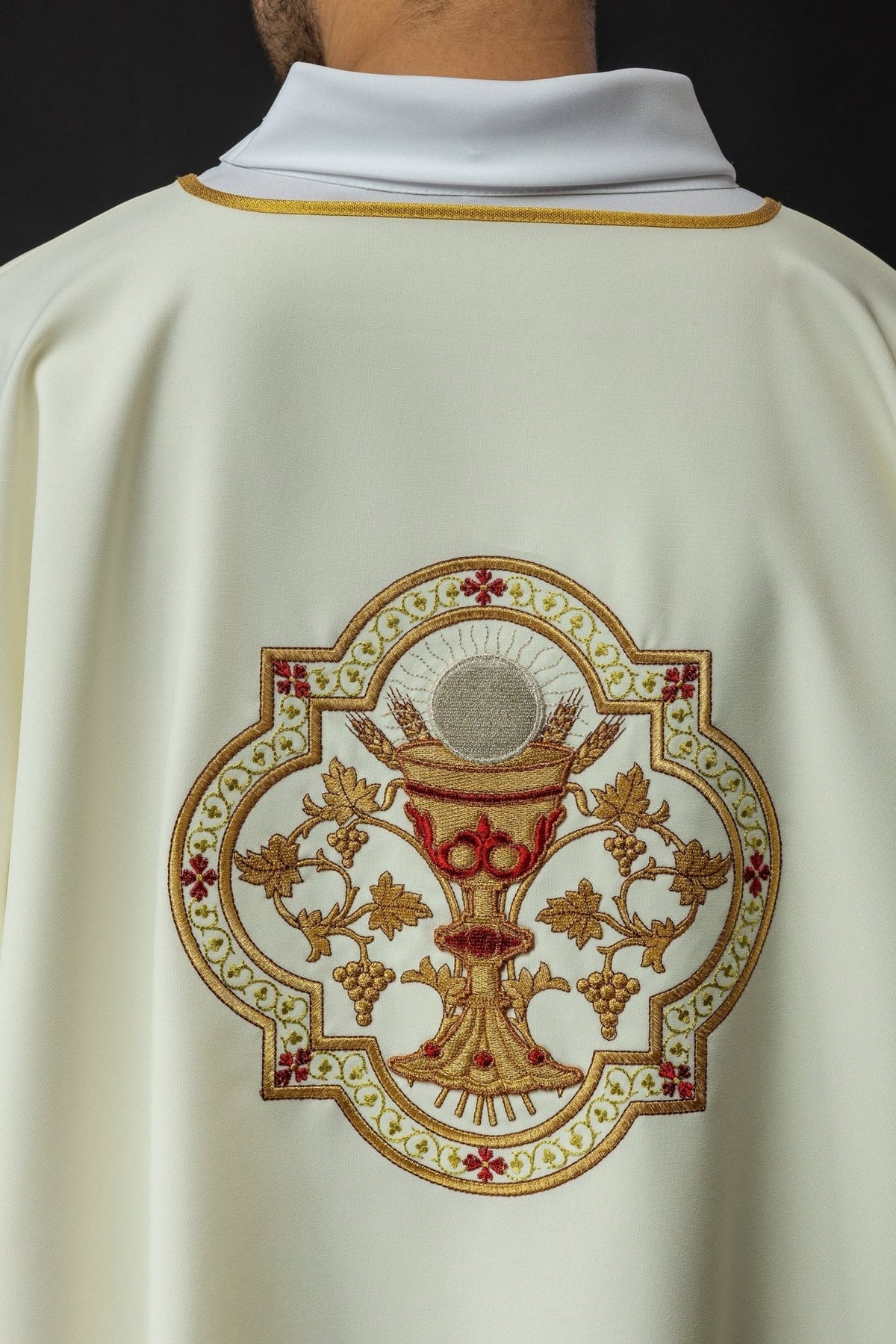 Dalmatyka Ecru Serce Jezusa i Kielich - Haftowana Szata Liturgiczna - SZATYLITURGICZNE.PL