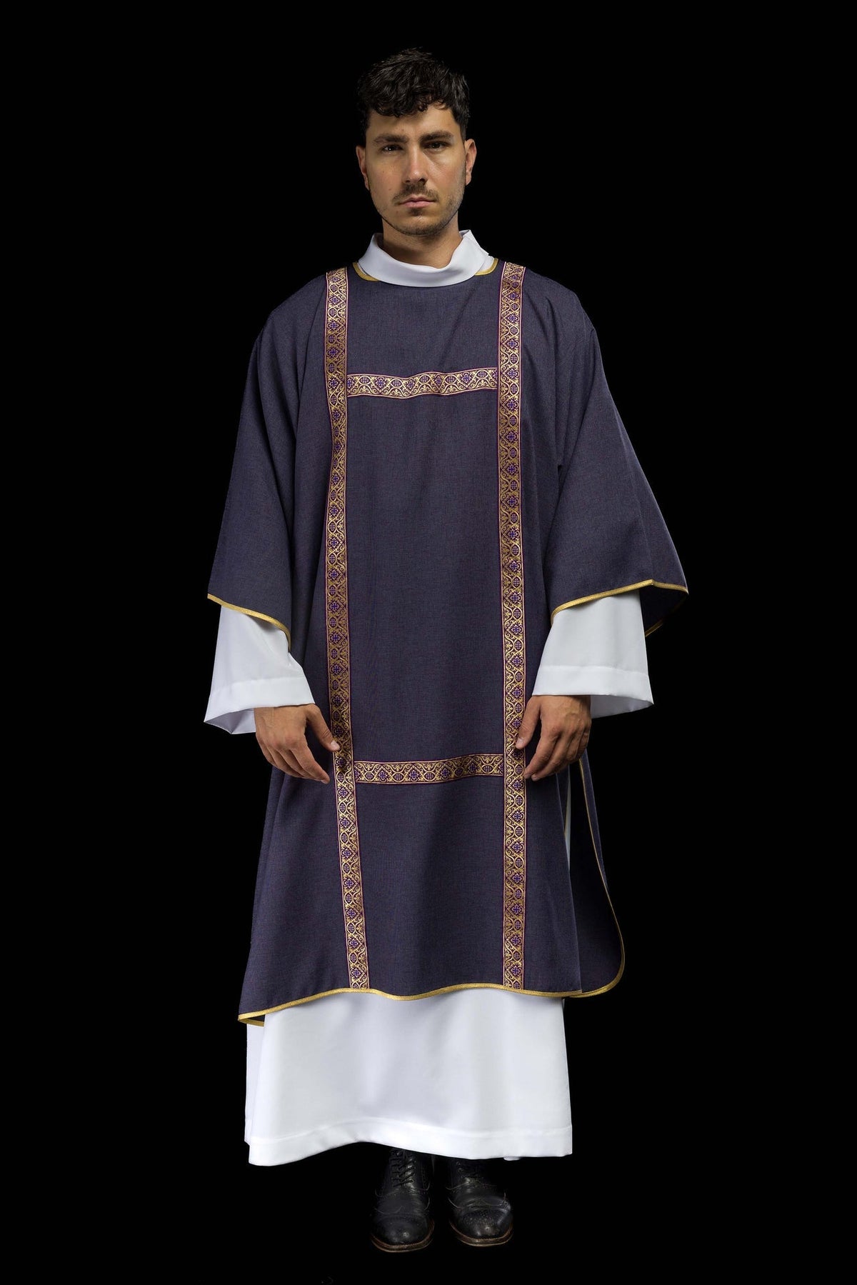 Dalmatyka Fioletowa z Żakardową Tasiemką i Stułą - Adwent/Post - SZATYLITURGICZNE.PL