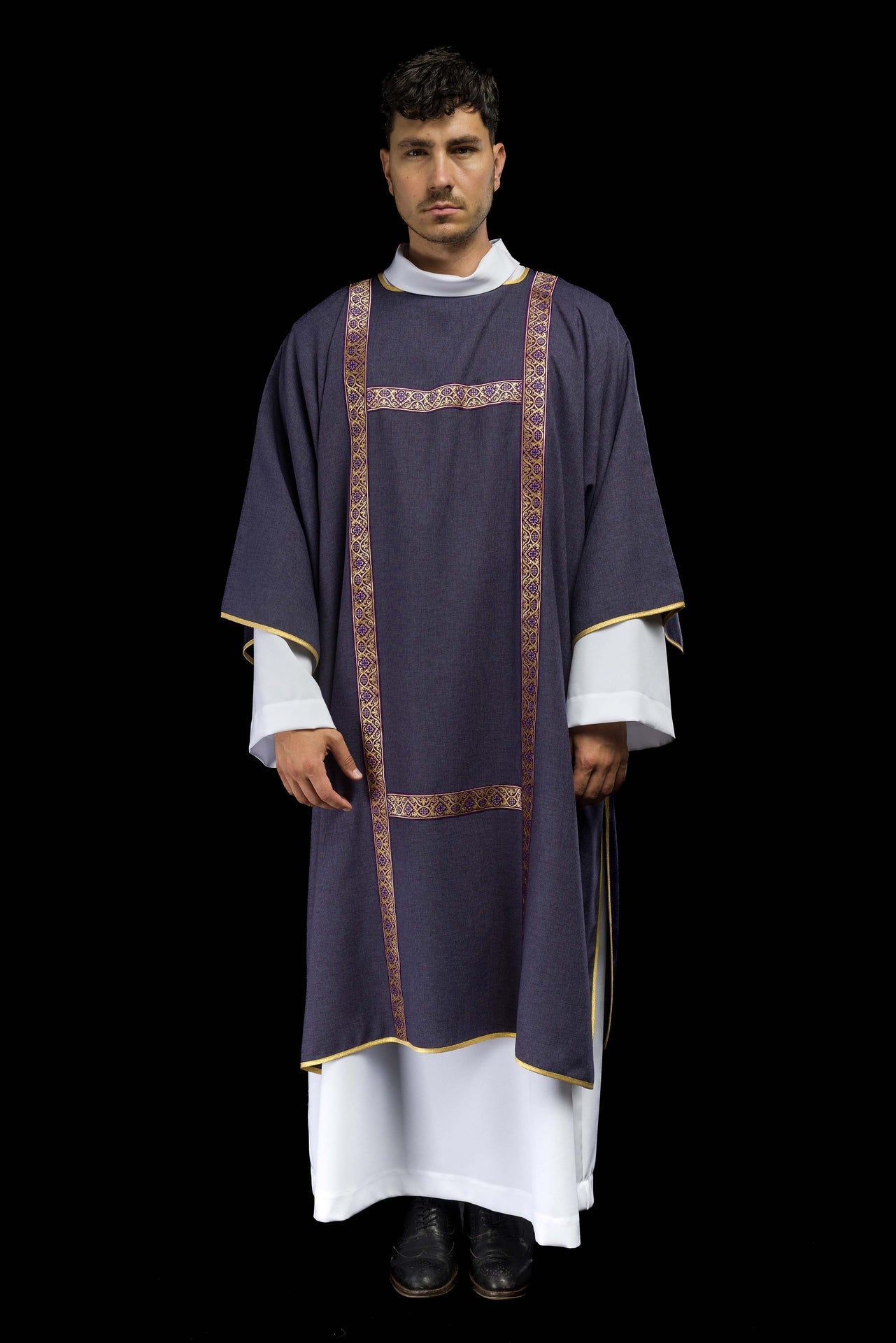 Dalmatyka Fioletowa z Żakardową Tasiemką i Stułą - Adwent/Post - SZATYLITURGICZNE.PL