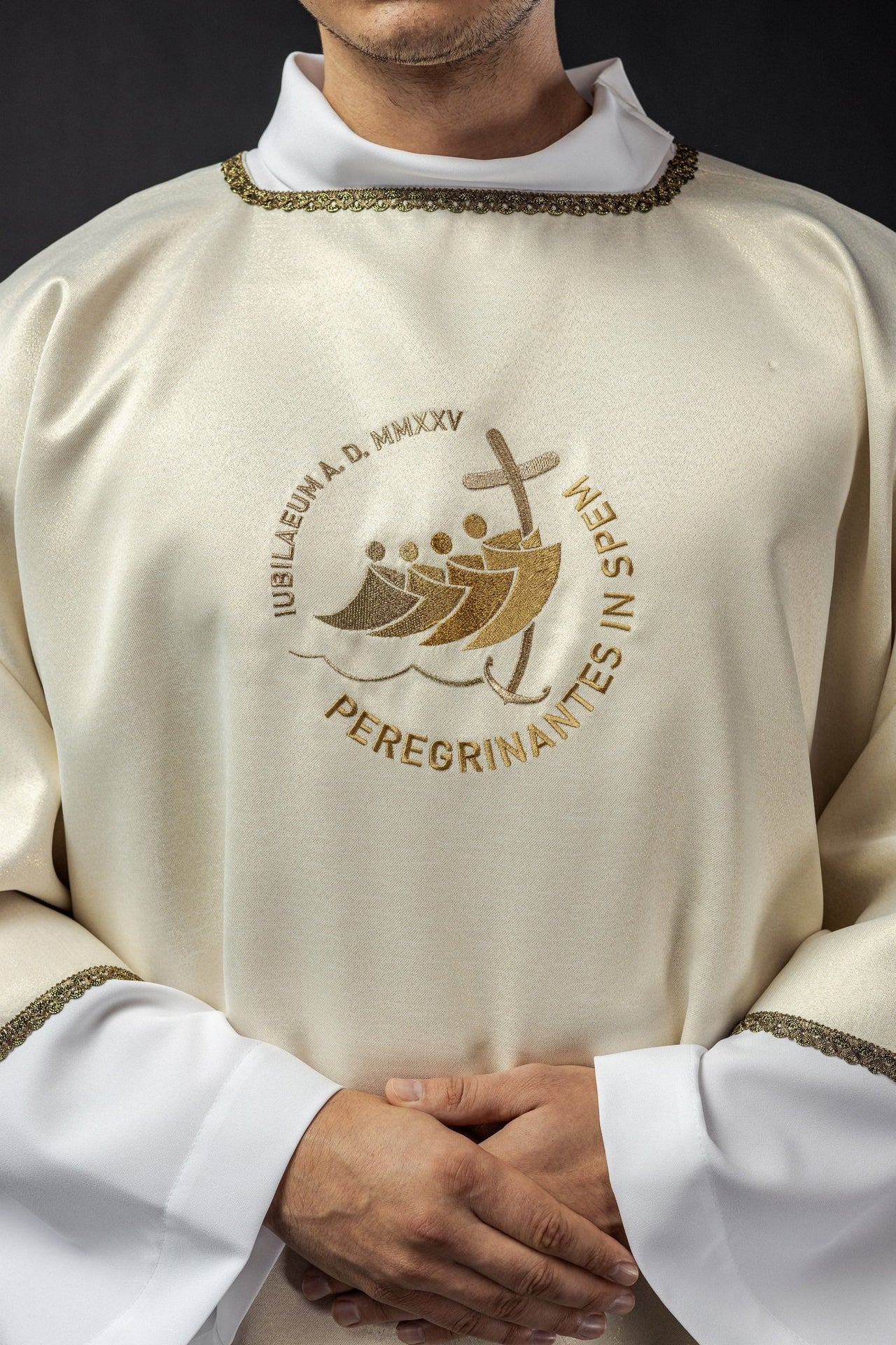 Dalmatyka Jubileusz Rzym 2025 Ecru - Haftowane Szaty Liturgiczne - SZATYLITURGICZNE.PL