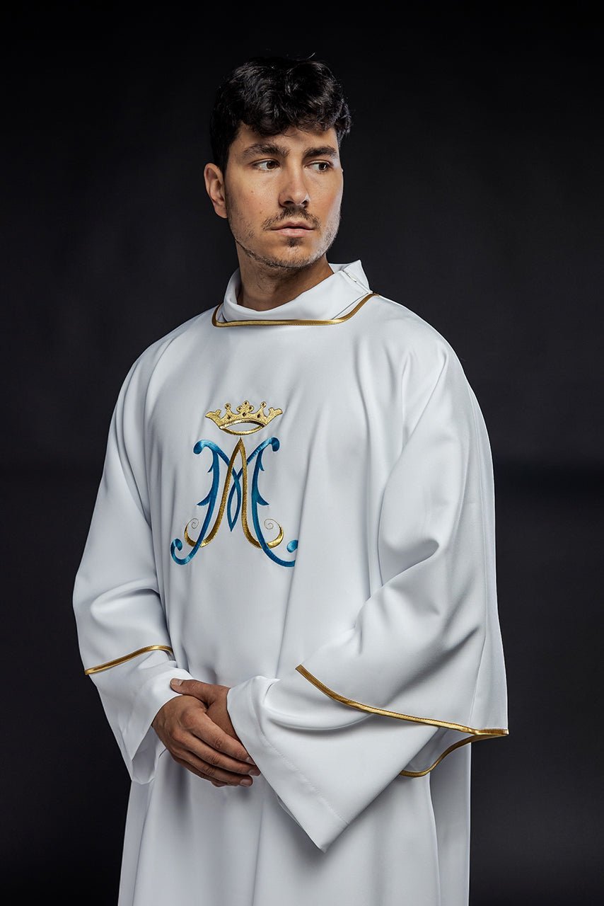 Dalmatyka Liturgiczna Biała z Haftem Maryjnym - Elegancka Szata - SZATYLITURGICZNE.PL