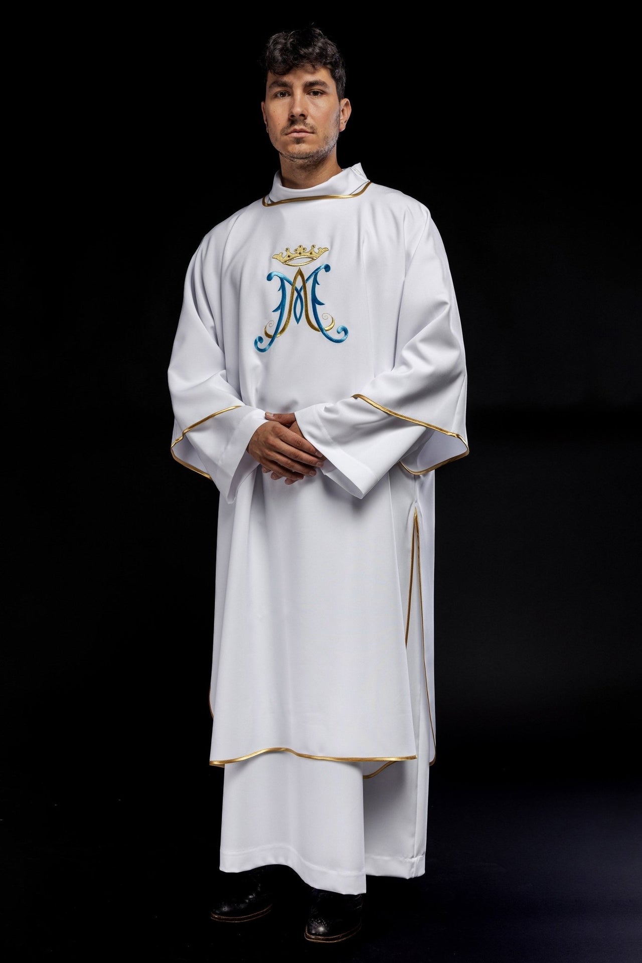 Dalmatyka Liturgiczna Biała z Haftem Maryjnym - Elegancka Szata - SZATYLITURGICZNE.PL