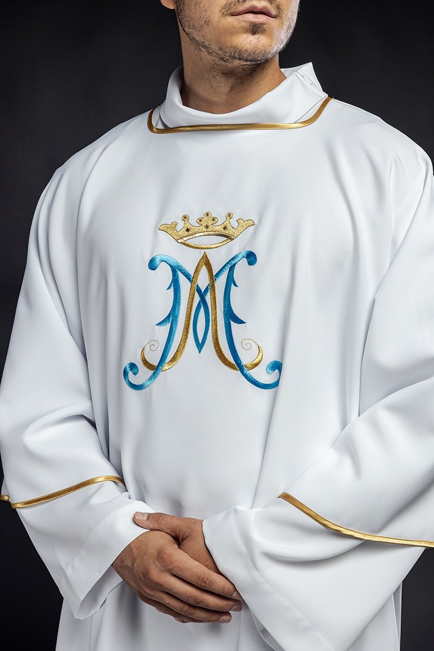 Dalmatyka Liturgiczna Biała z Haftem Maryjnym - Elegancka Szata - SZATYLITURGICZNE.PL