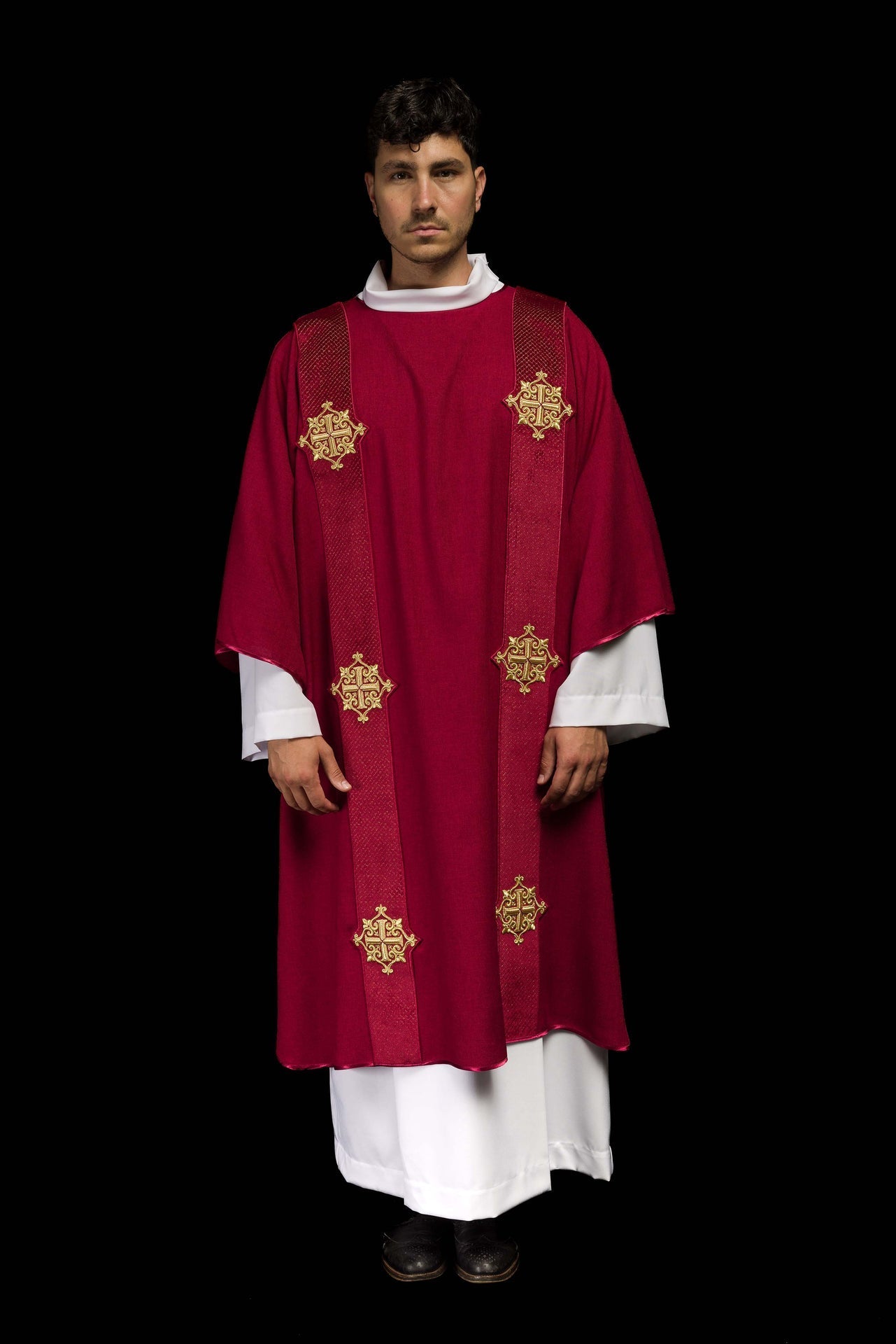Dalmatyka Liturgiczna Czerwona Aksamitna z Krzyżem - Elegancka - SZATYLITURGICZNE.PL