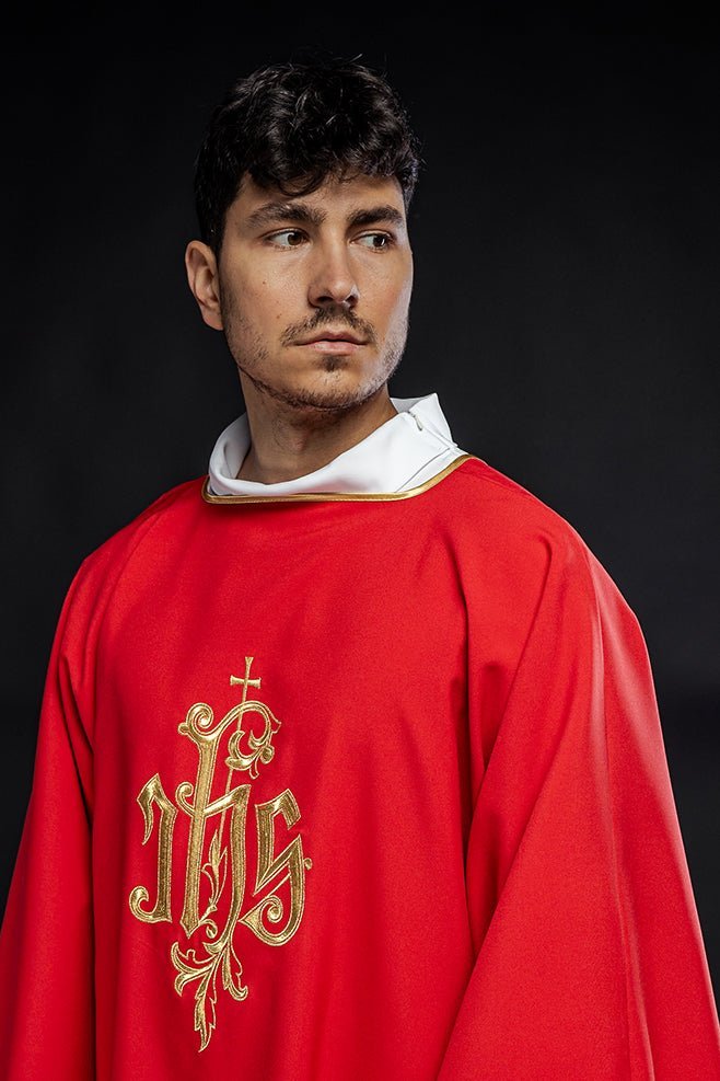 Dalmatyka Liturgiczna Czerwona z Haftem IHS - Komplet ze Stułą - SZATYLITURGICZNE.PL