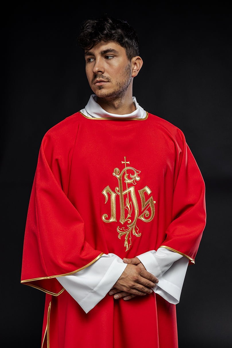 Dalmatyka Liturgiczna Czerwona z Haftem IHS - Komplet ze Stułą - SZATYLITURGICZNE.PL