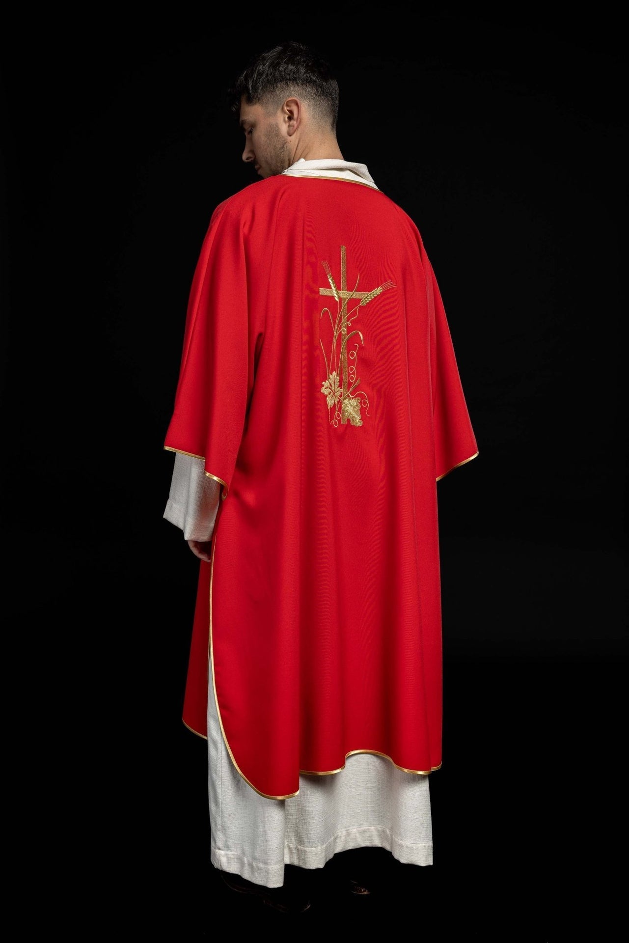 Dalmatyka Liturgiczna Czerwona z Haftowanym Krzyżem Pax i Złotą Lamówką - SZATYLITURGICZNE.PL