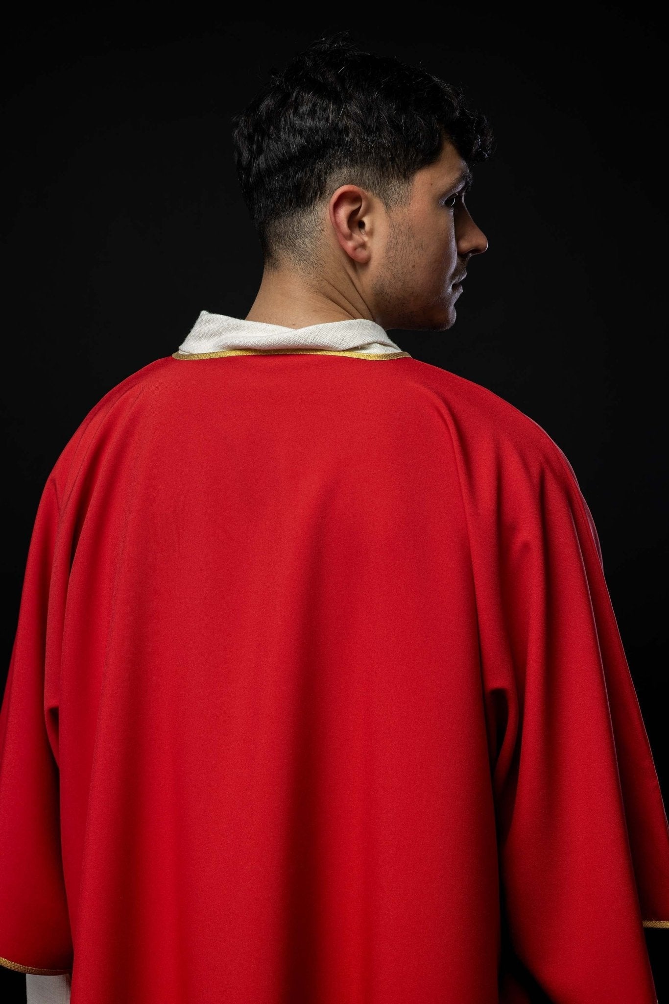 Dalmatyka Liturgiczna Czerwona ze Złotą Lamówką - Gładka Tkanina - SZATYLITURGICZNE.PL