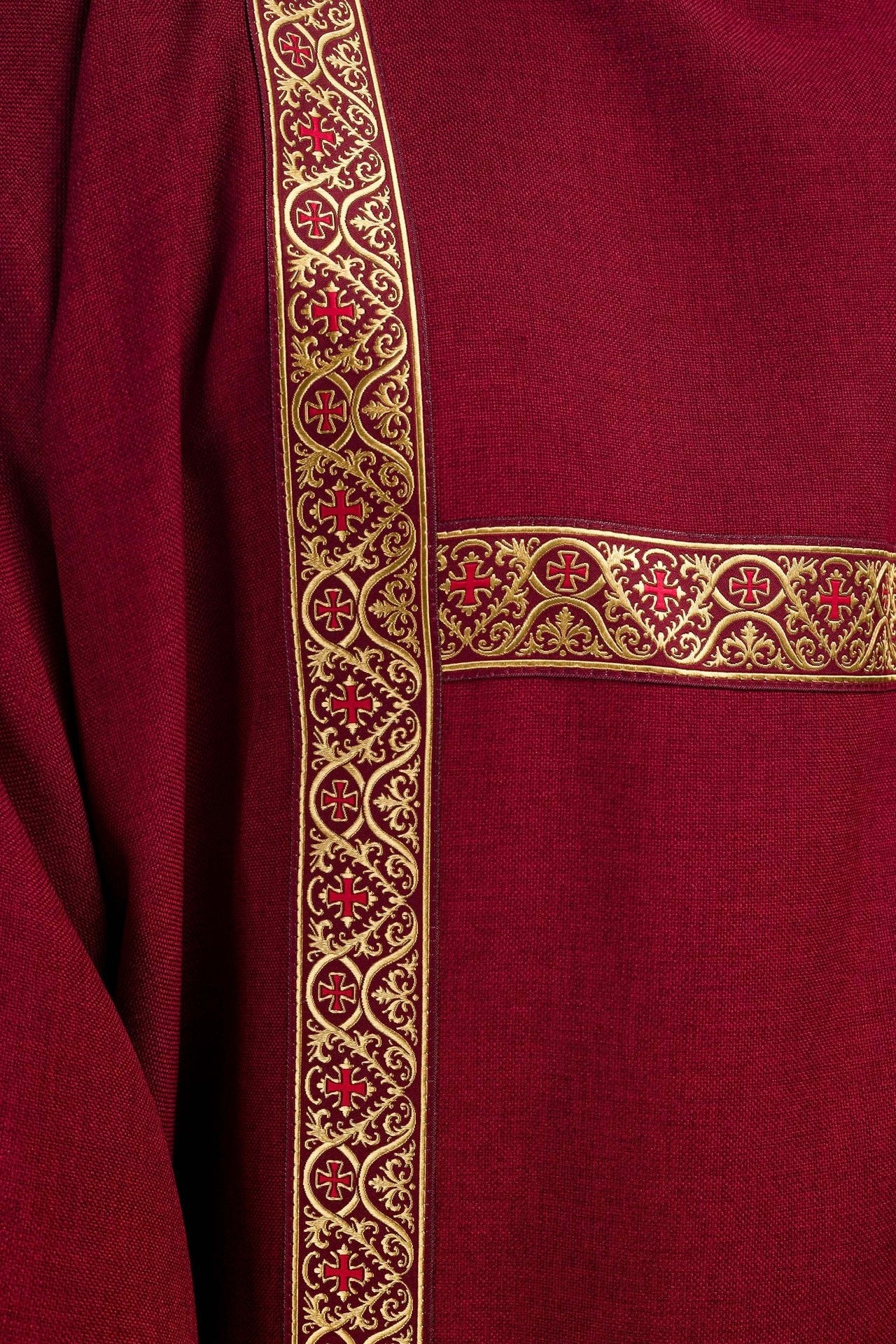 Dalmatyka Liturgiczna Czerwona ze Złotą Taśmą Żakardową - SZATYLITURGICZNE.PL