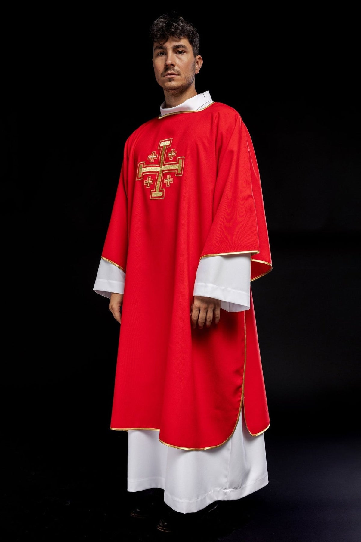 Dalmatyka Liturgiczna Czerwona Złote Krzyże - Elegancka Szata - SZATYLITURGICZNE.PL