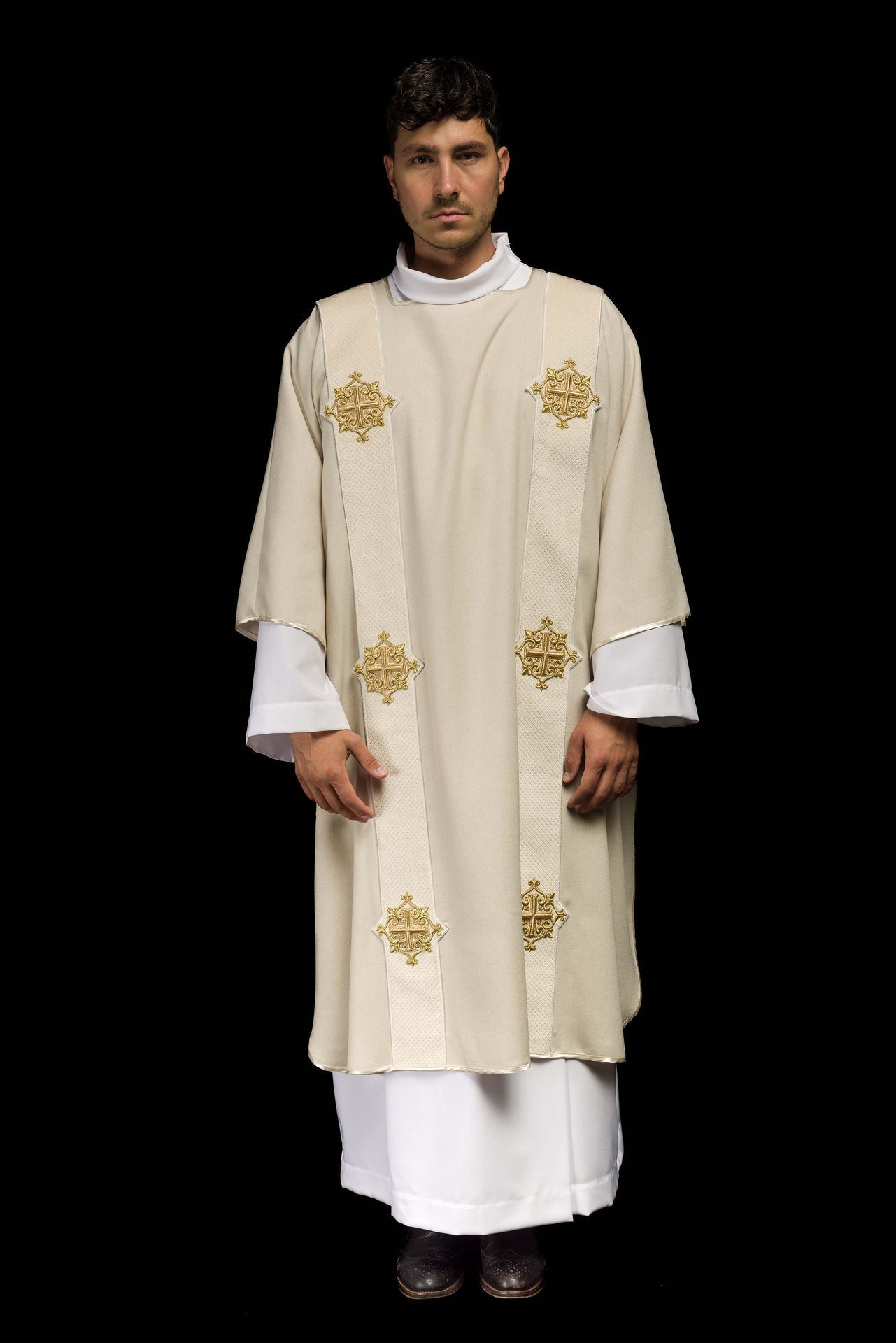 Dalmatyka Liturgiczna Ecru Aksamitna z Krzyżem - Szaty Liturgiczne - SZATYLITURGICZNE.PL