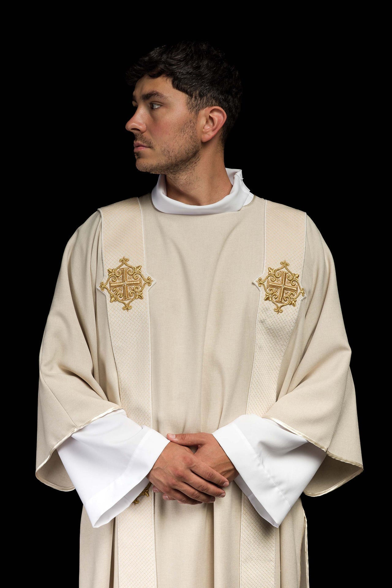 Dalmatyka Liturgiczna Ecru Aksamitna z Krzyżem - Szaty Liturgiczne - SZATYLITURGICZNE.PL