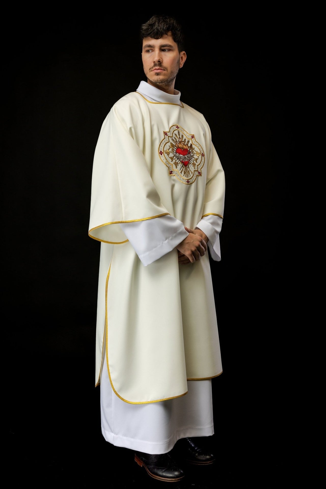 Dalmatyka Liturgiczna Ecru Serce Maryi - Złoty Haft - SZATYLITURGICZNE.PL