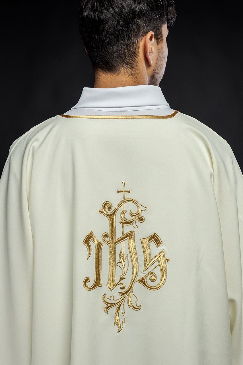 Dalmatyka Liturgiczna Ecru z Haftem IHS - Komplet ze Stułą - SZATYLITURGICZNE.PL