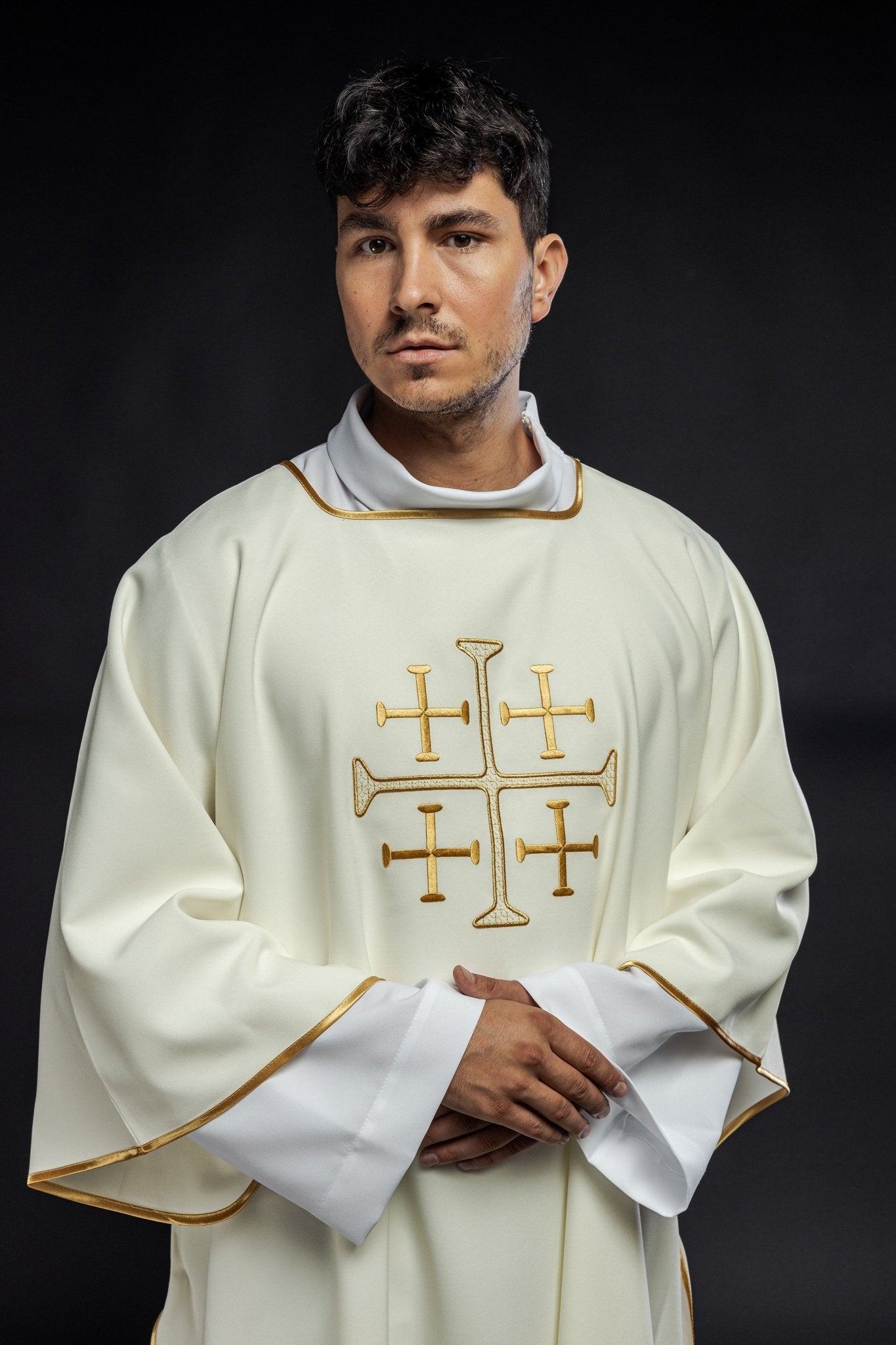Dalmatyka Liturgiczna Ecru z Haftem Złotych Krzyży - 130 cm - SZATYLITURGICZNE.PL