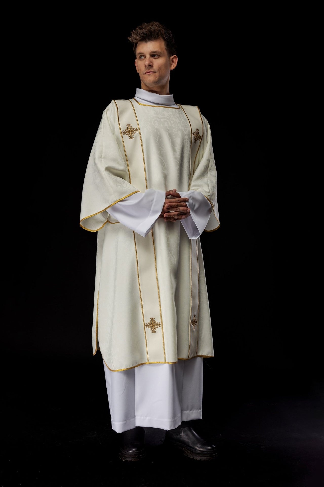 Dalmatyka Liturgiczna Ecru ze Złotym Krzyżem - Haftowana - SZATYLITURGICZNE.PL