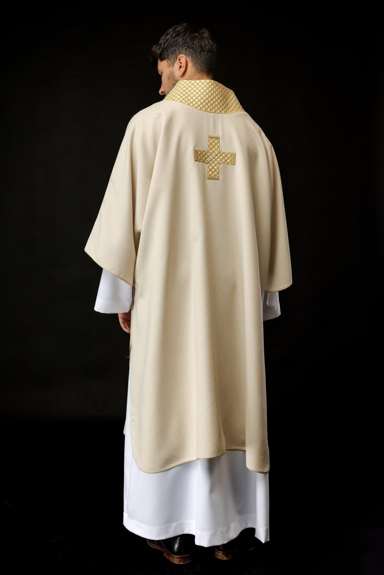 Dalmatyka Liturgiczna Ecru ze Złotymi Krzyżami - Polska Produkcja - SZATYLITURGICZNE.PL